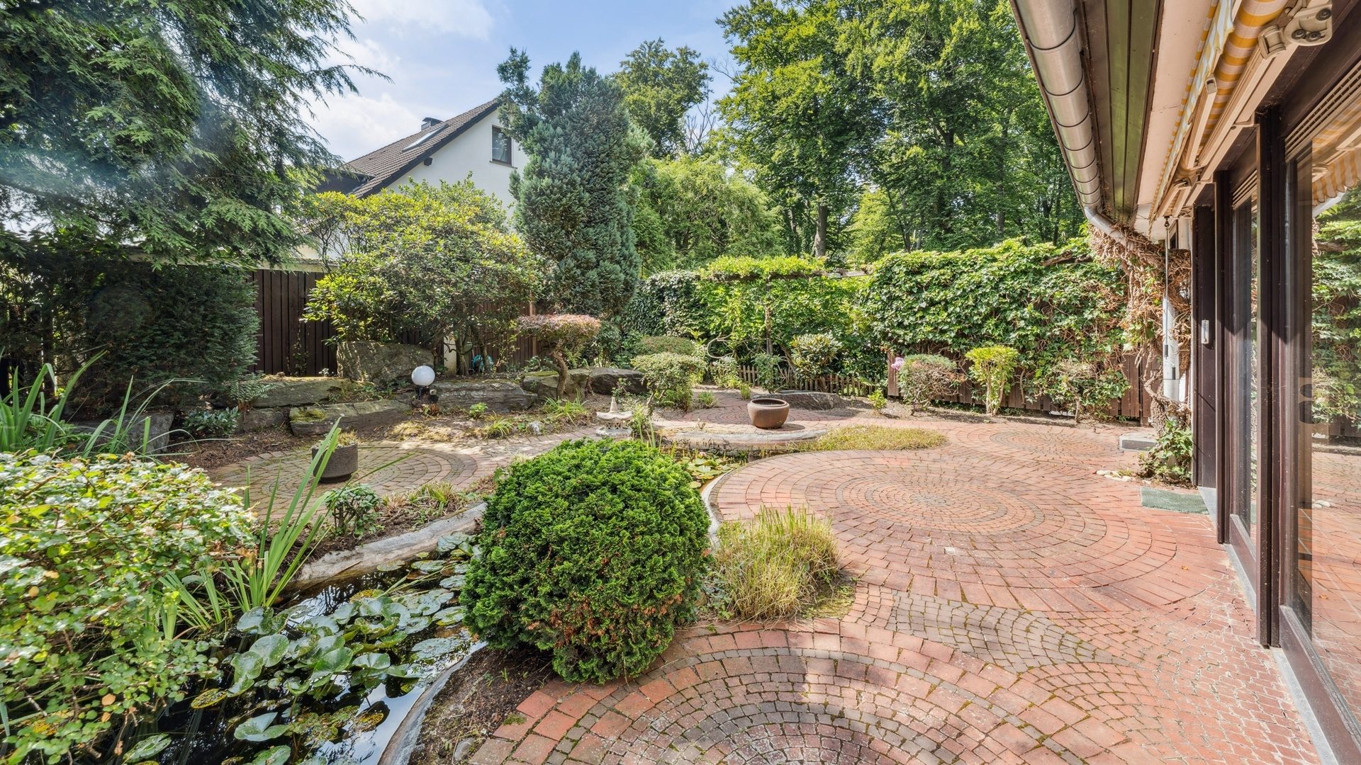 Böcker Wohnimmobilien - Immobilienangebot - Ratingen - Alle - Großzügige Doppelhaushälfte in Top-Lage von Ratingen-Hösel