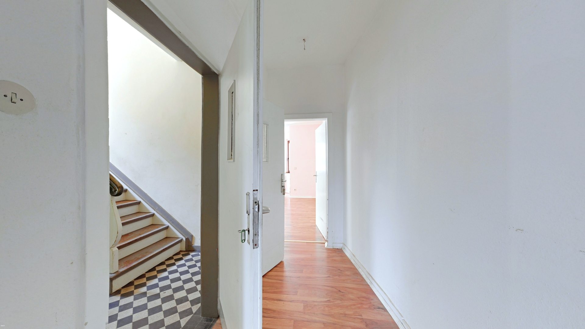 Böcker Wohnimmobilien - Immobilienangebot - Düsseldorf / Lohausen - Alle - Freistehendes EFH mit viel Potential in Düsseldorf-Lohausen