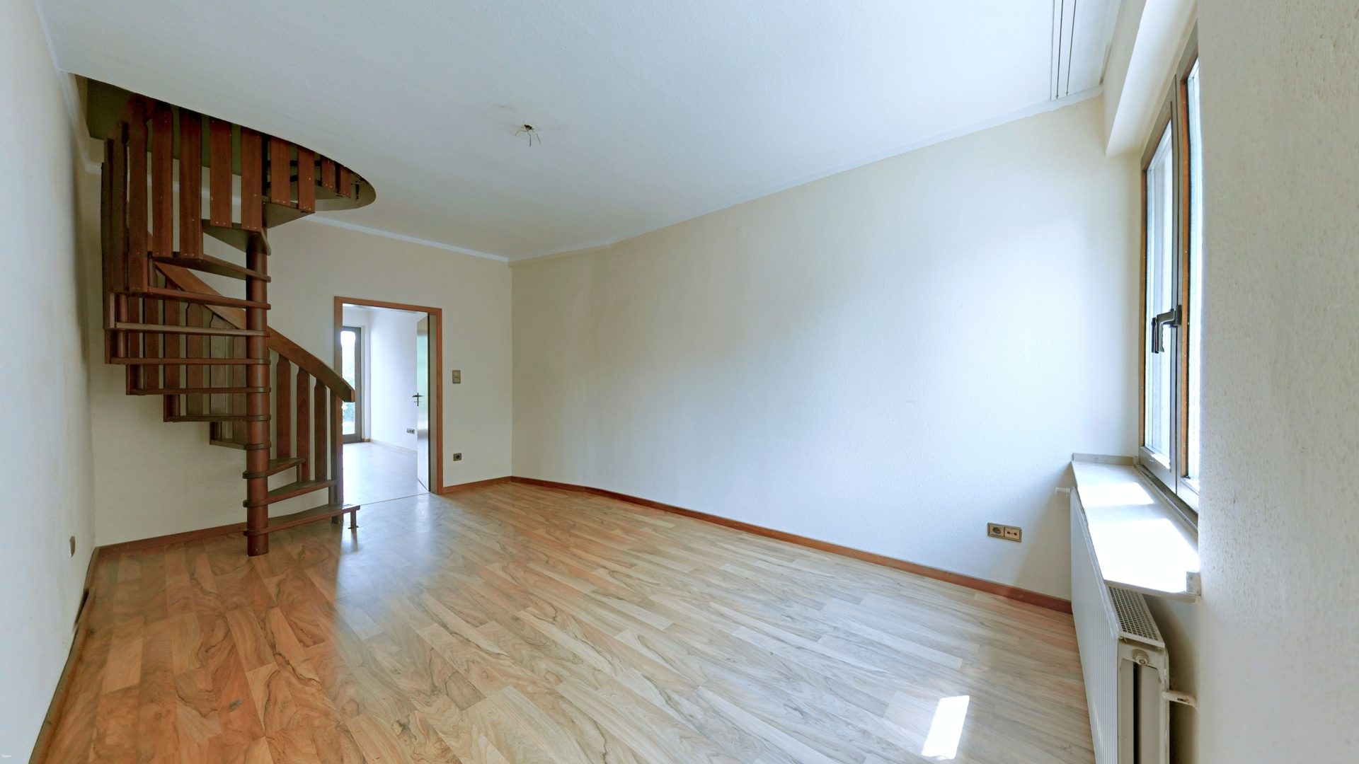 Böcker Wohnimmobilien - Immobilienangebot - Düsseldorf / Lohausen - Alle - Freistehendes EFH mit viel Potential in Düsseldorf-Lohausen