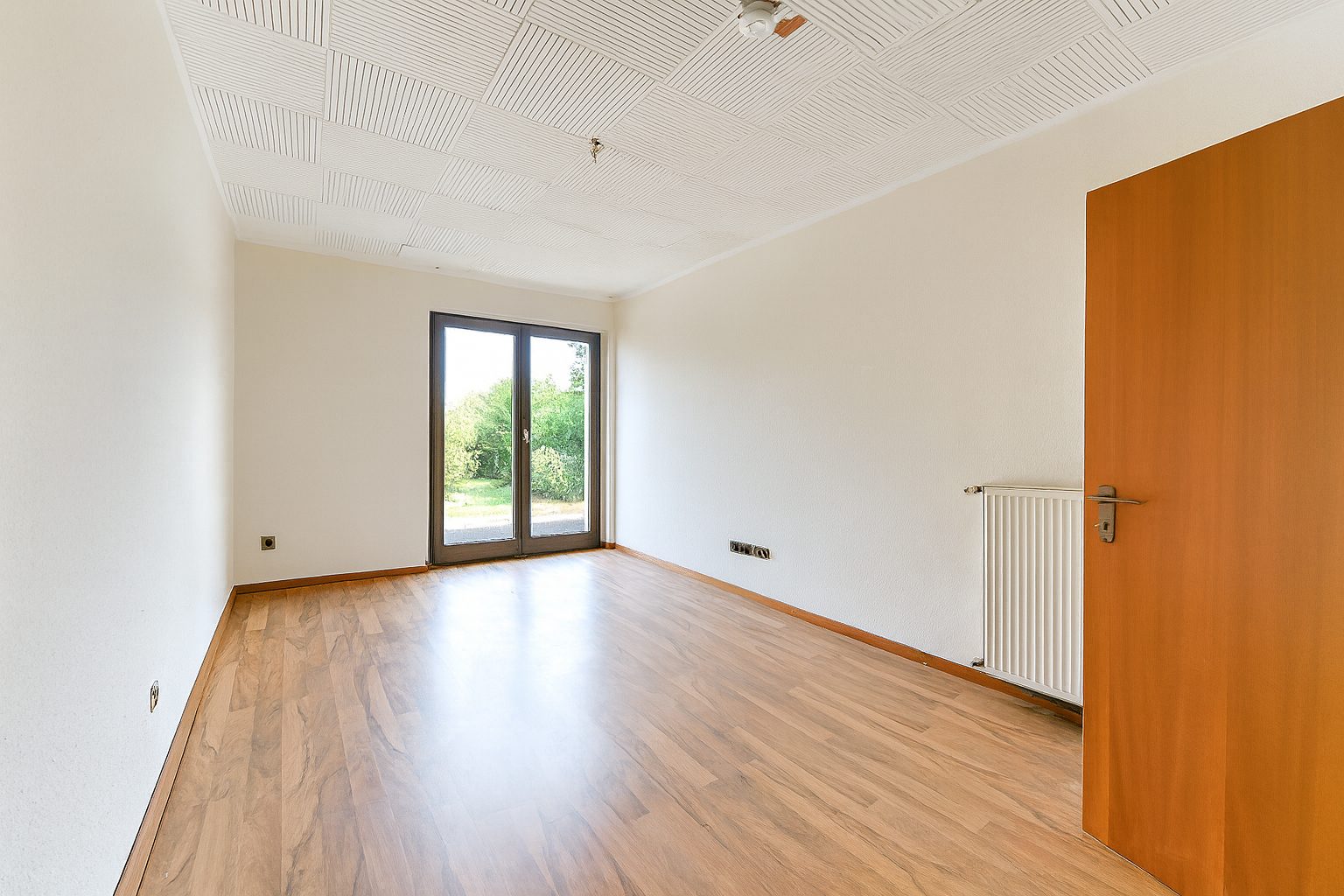 Böcker Wohnimmobilien - Immobilienangebot - Düsseldorf / Lohausen - Alle - Freistehendes EFH mit viel Potential in Düsseldorf-Lohausen