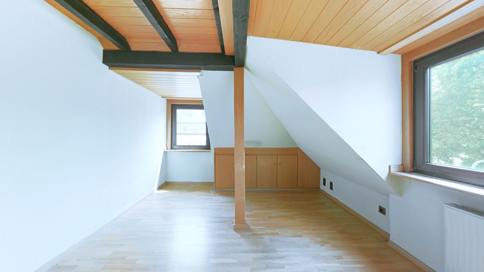 Böcker Wohnimmobilien - Immobilienangebot - Düsseldorf / Lohausen - Alle - Freistehendes EFH mit viel Potential in Düsseldorf-Lohausen