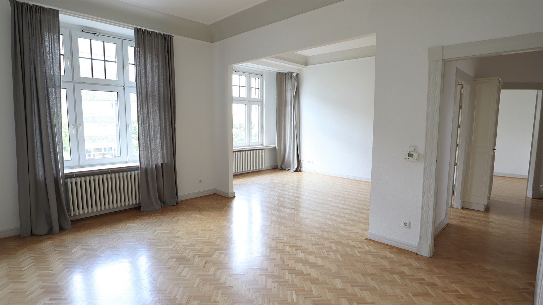 Böcker Wohnimmobilien - Immobilienangebot - Düsseldorf / Oberkassel - Alle - 3,5-Zimmer-Altbauwohnung mit Charme im Herzen von Oberkassel! Sehr zentral gelegen!