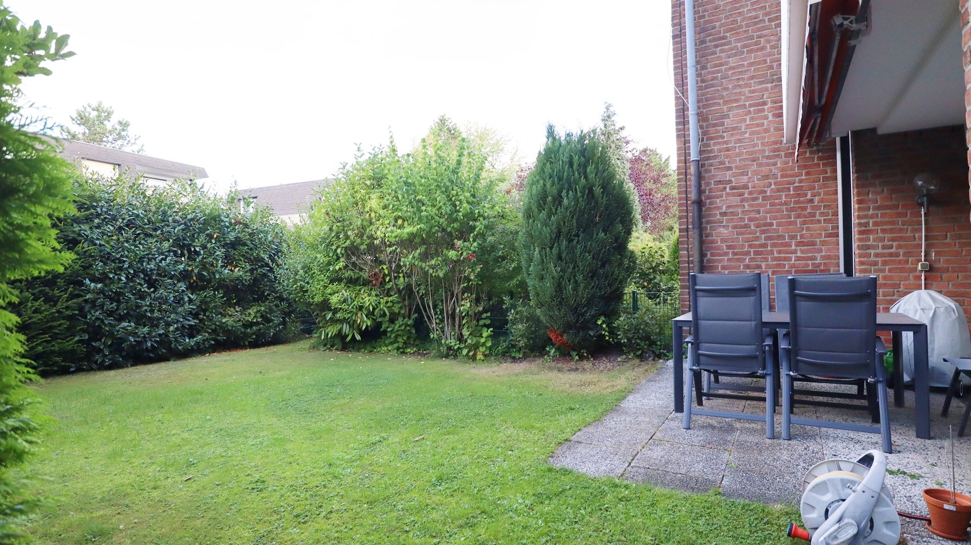 Böcker Wohnimmobilien - Immobilienangebot - Essen - Alle - Wohnen wie im Haus -  Maisonette Einheit mit eigenem Garten und Balkon in Bredeney