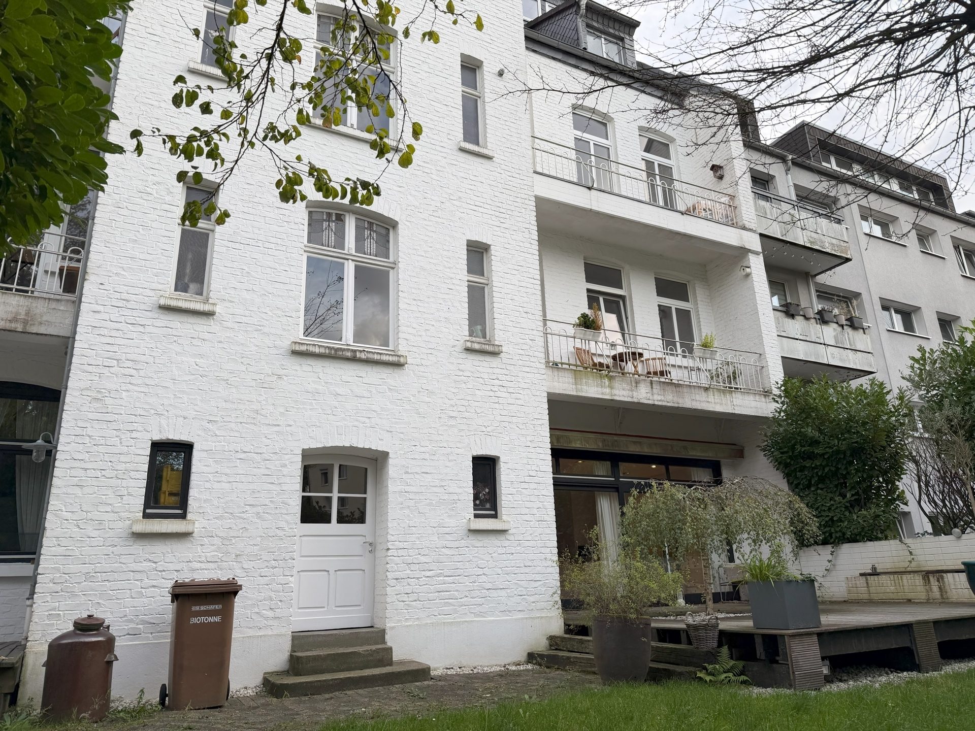 Böcker Wohnimmobilien - Immobilienangebot - Ratingen / Zentrum - Alle - Aufgeteiltes Mehrfamilienhaus mit einem Leerstand im Zentrum von Ratingen