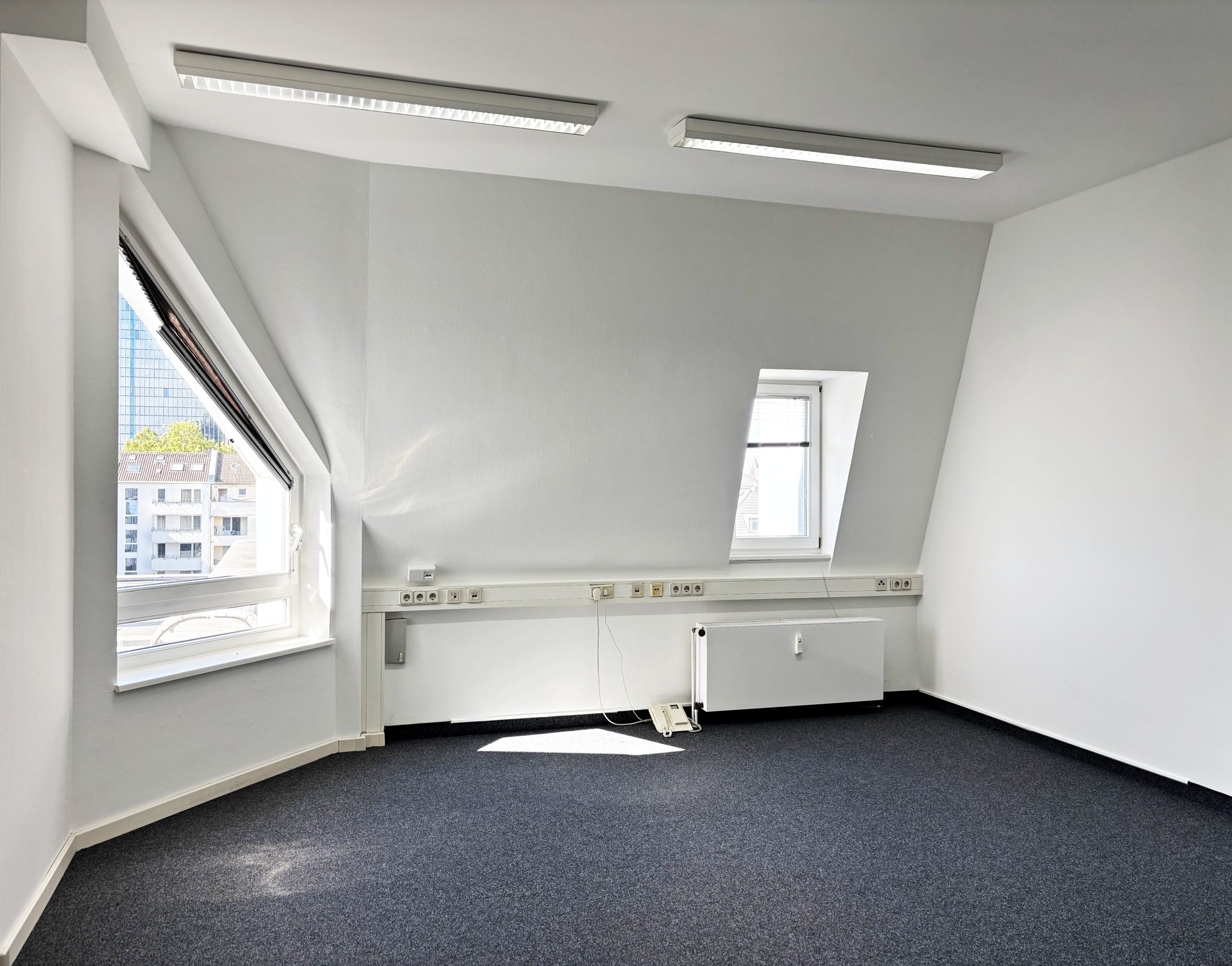 Arbeitszimmer 2 Böcker Wohnimmobilien - Immobilienangebot - Düsseldorf / Stadtmitte - Alle - Geräumige Gewerbefläche in Bestlage