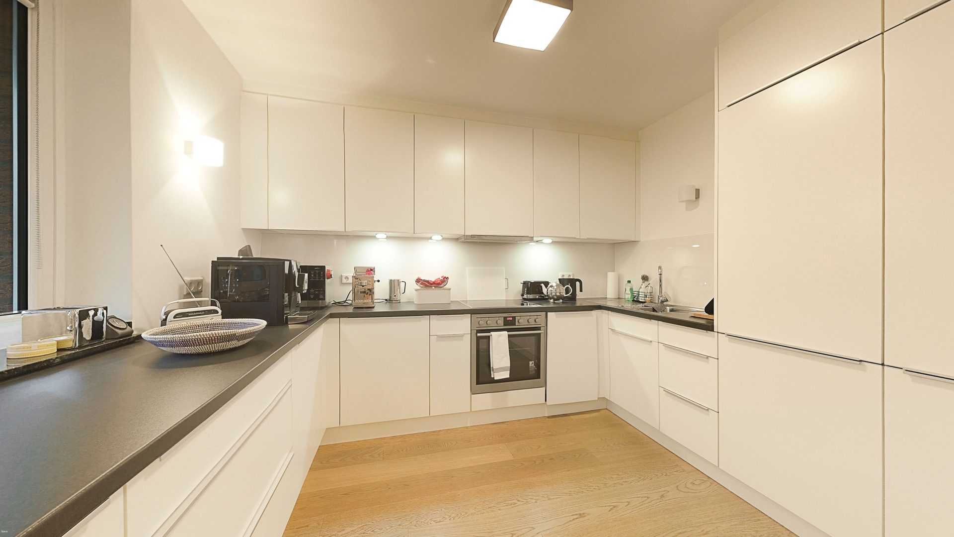 Böcker Wohnimmobilien - Immobilienangebot - Düsseldorf / Oberkassel - Alle - Luxuriöse 3-Zimmer-Wohnung mit Balkon in Oberkassel - Individuelles Wohnjuwel mit 2 TG Stellplätzen