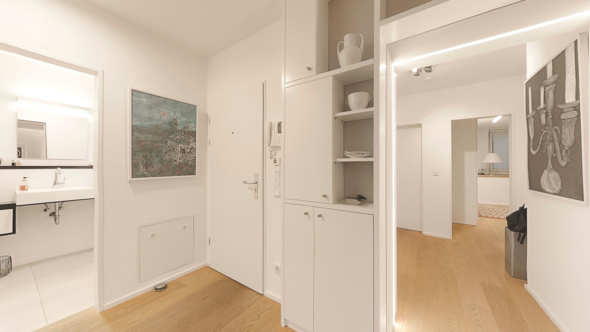 Böcker Wohnimmobilien - Immobilienangebot - Düsseldorf / Oberkassel - Alle - Luxuriöse 3-Zimmer-Wohnung mit Balkon in Oberkassel - Individuelles Wohnjuwel mit 2 TG Stellplätzen