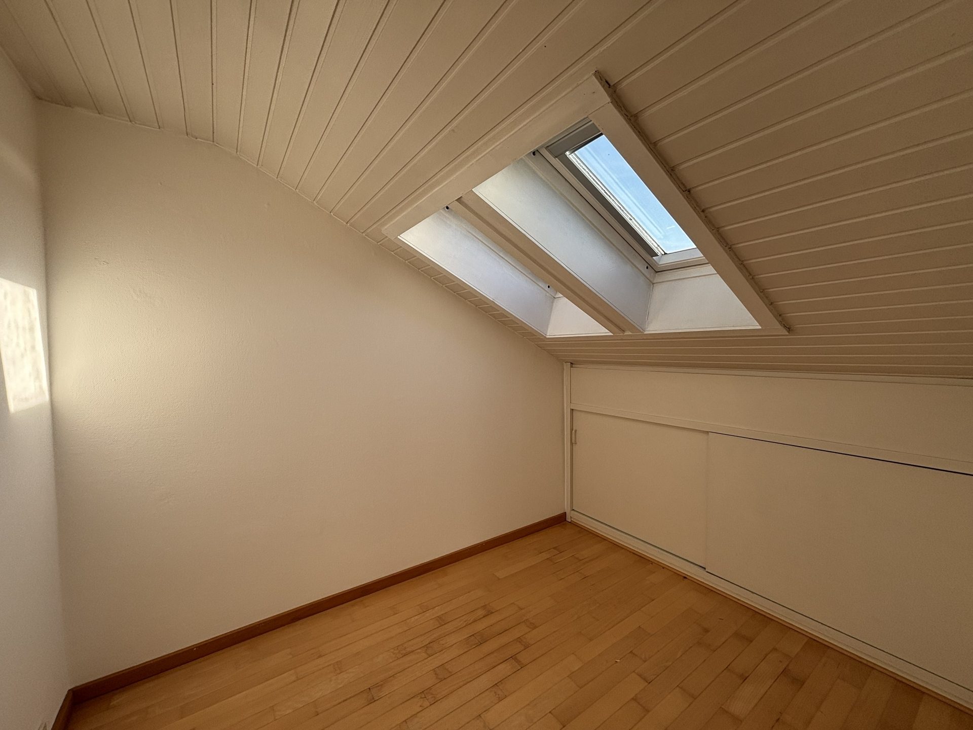Böcker Wohnimmobilien - Immobilienangebot - Düsseldorf / Wittlaer - Alle - 1. Rheinlage: Lichtdurchflutete Maisonette-Wohnung mit Rheinblick