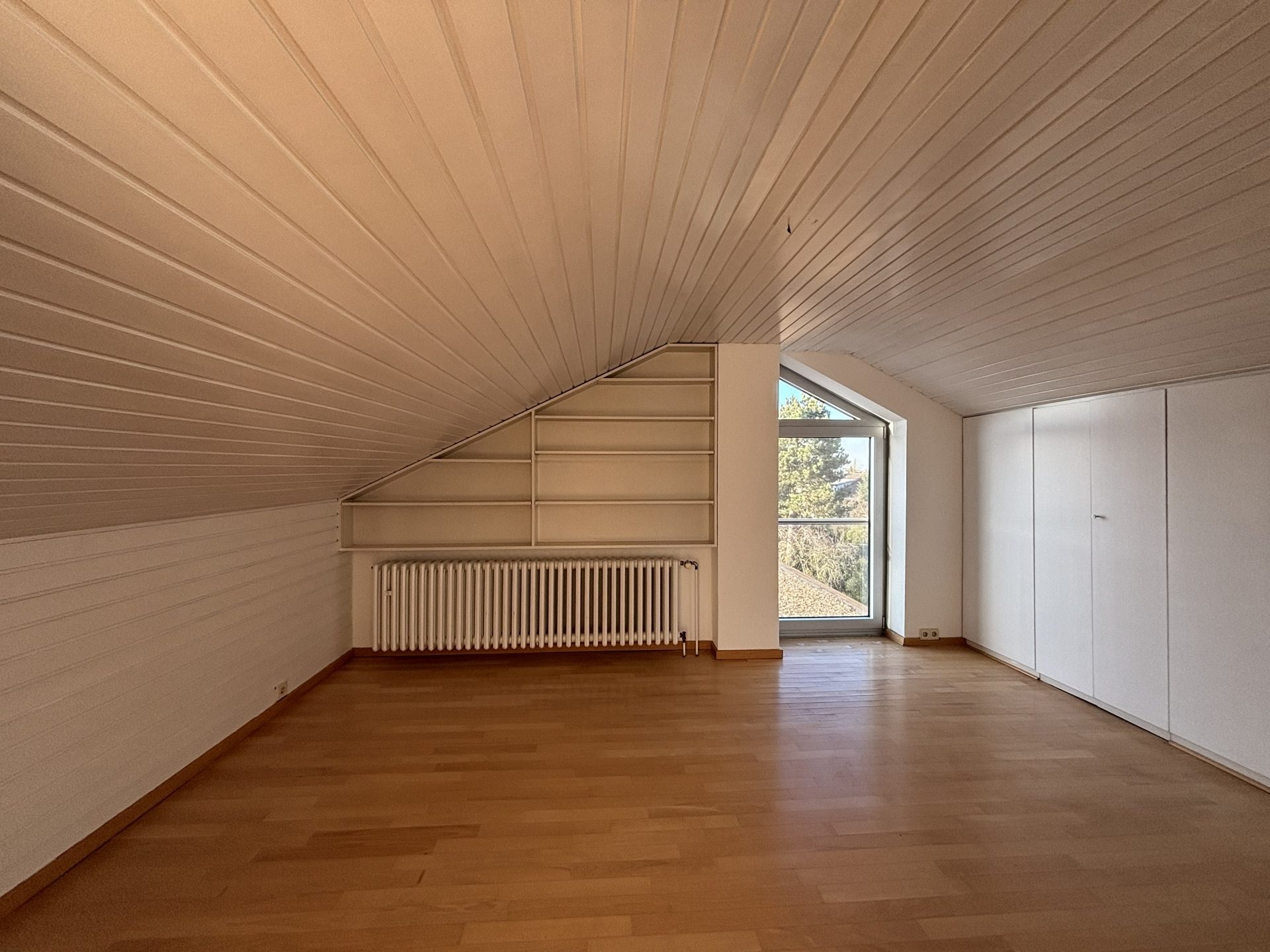 Böcker Wohnimmobilien - Immobilienangebot - Düsseldorf / Wittlaer - Alle - 1. Rheinlage: Lichtdurchflutete Maisonette-Wohnung mit Rheinblick