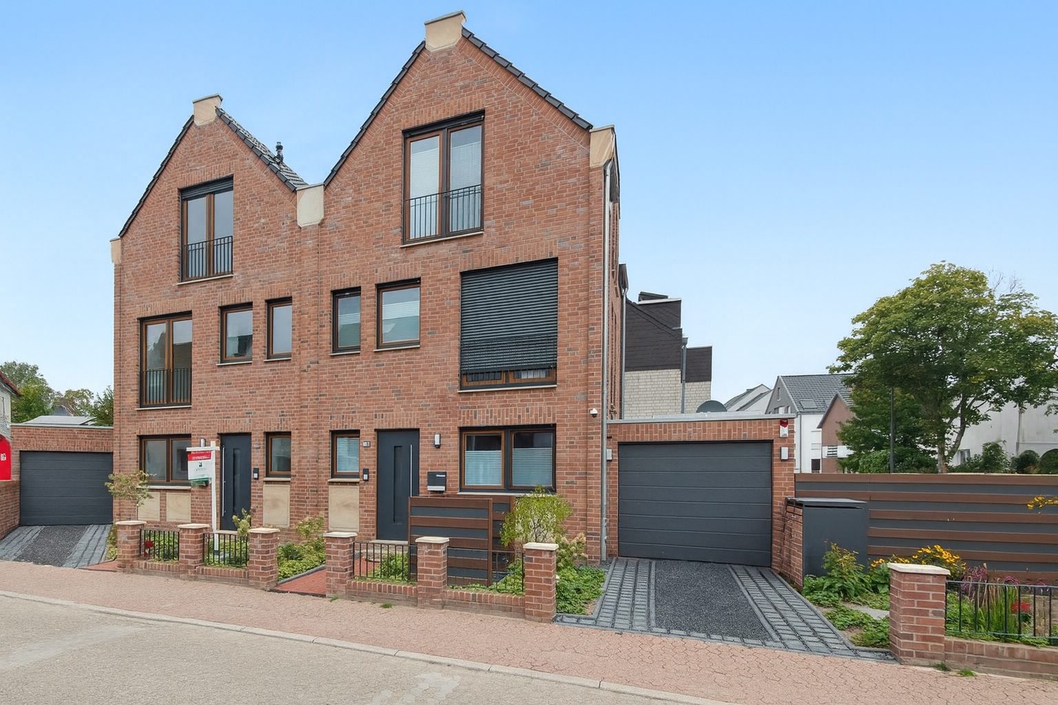 Böcker Wohnimmobilien - Immobilienangebot - Düsseldorf / Angermund - Alle - Sofort bezugsfertige, hochwertig ausgestattete Neubau Doppelhaushälfte