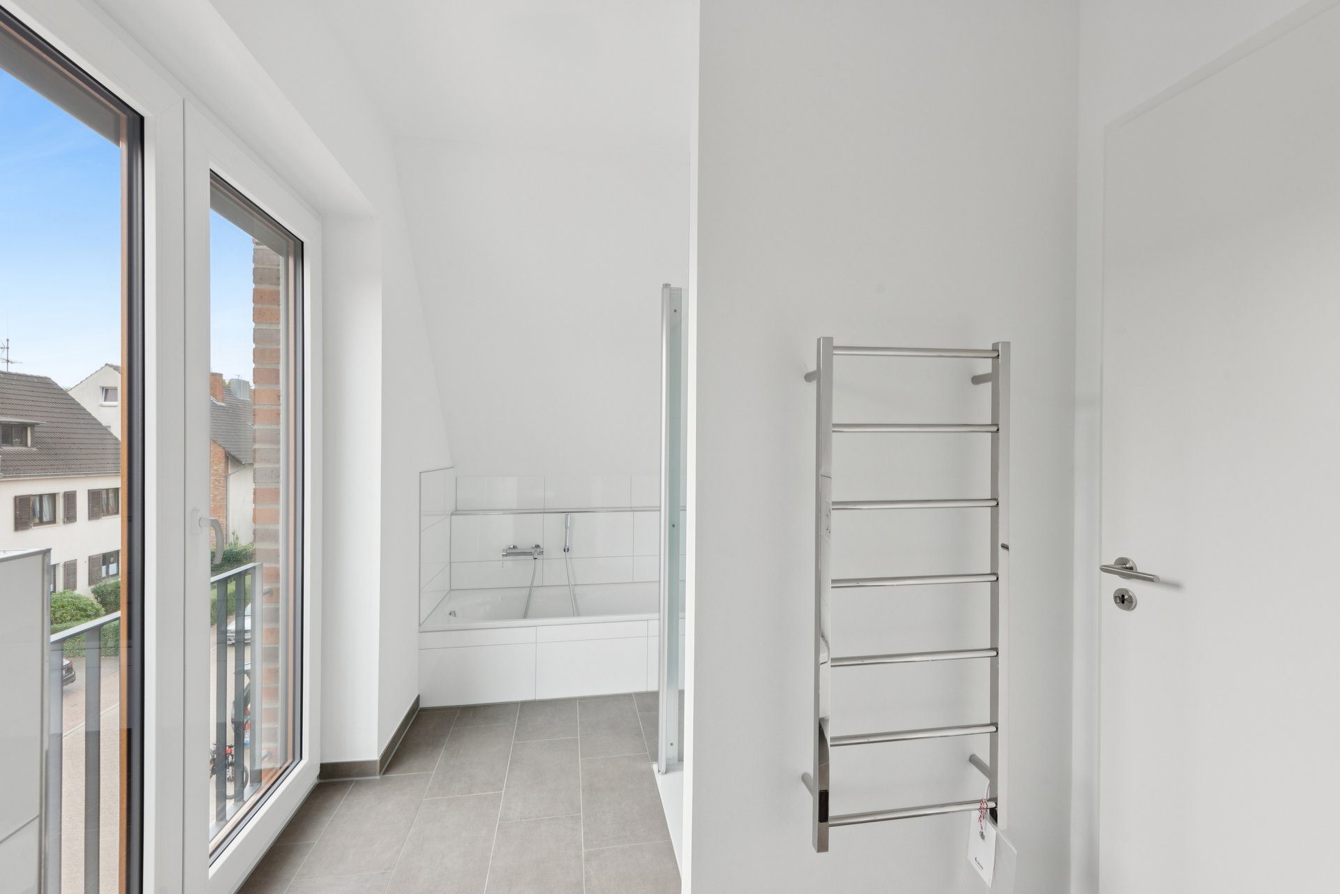 Böcker Wohnimmobilien - Immobilienangebot - Düsseldorf / Angermund - Alle - Sofort bezugsfertige, hochwertig ausgestattete Neubau Doppelhaushälfte