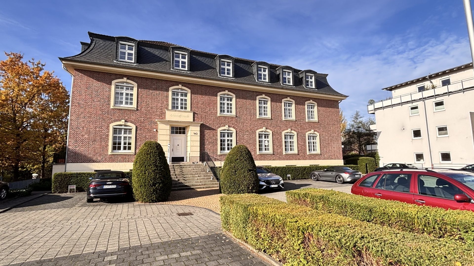 Böcker Wohnimmobilien - Immobilienangebot - Düsseldorf / Kaiserswerth - Alle - Exklusives Dachgeschossbüro in bester Lage in einem repräsentativen Anwesen