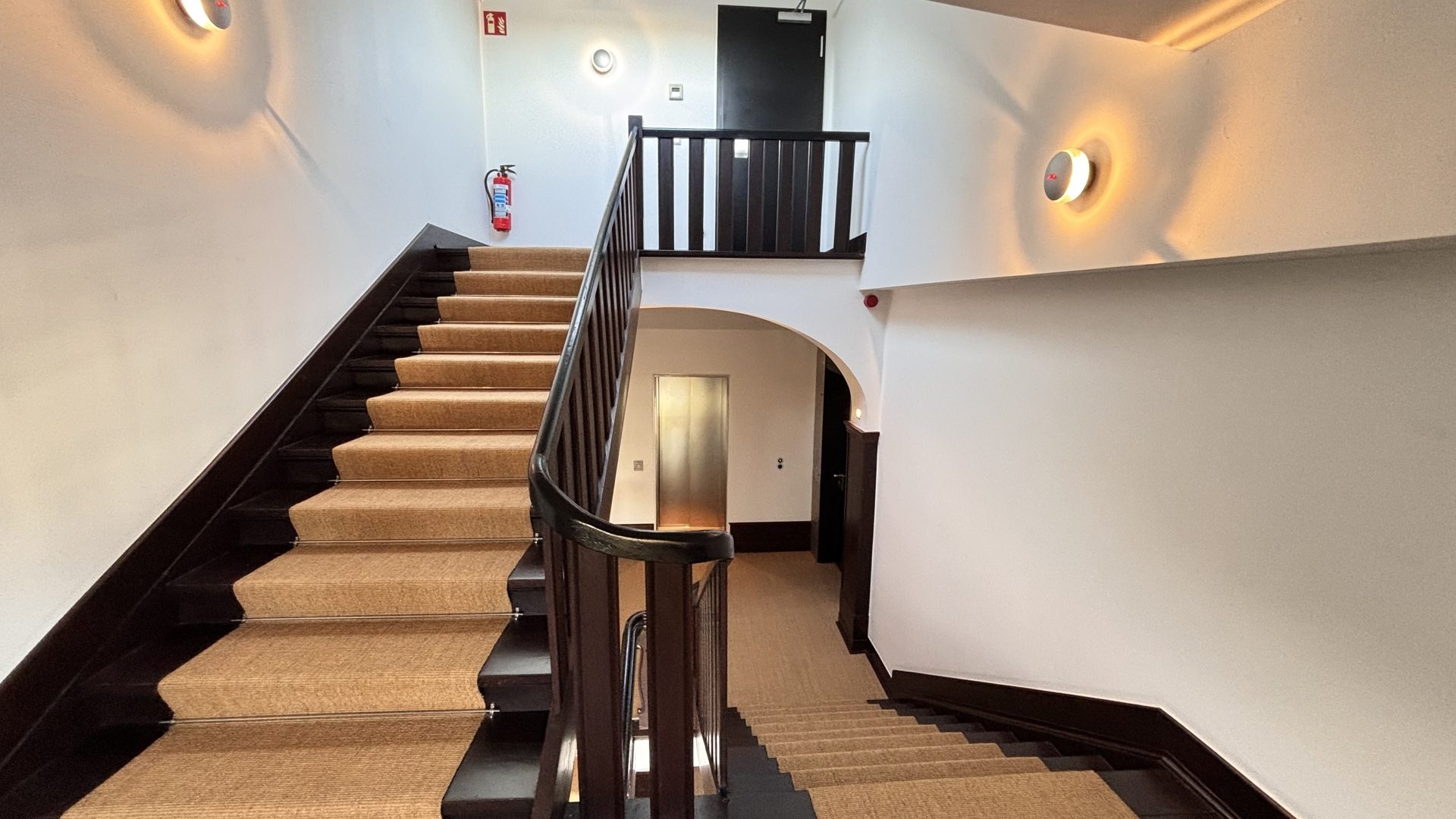 Böcker Wohnimmobilien - Immobilienangebot - Düsseldorf / Kaiserswerth - Alle - Exklusives Dachgeschossbüro in bester Lage in einem repräsentativen Anwesen
