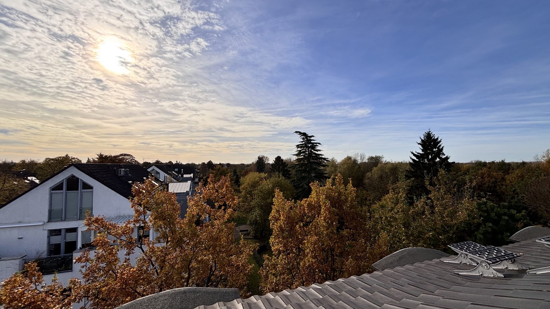 Böcker Wohnimmobilien - Immobilienangebot - Düsseldorf / Kaiserswerth - Alle - Exklusives Dachgeschossbüro in bester Lage in einem repräsentativen Anwesen