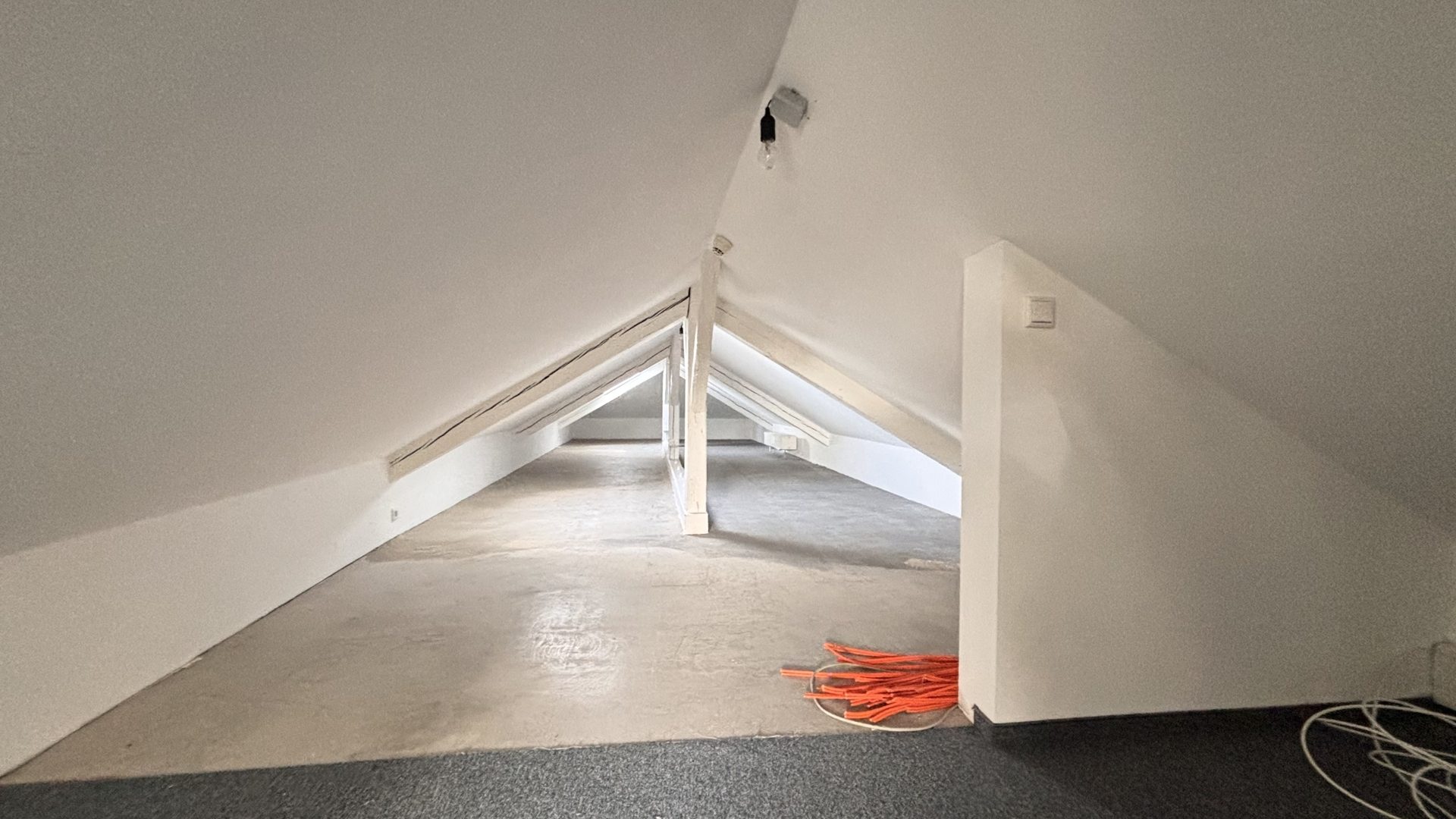 Böcker Wohnimmobilien - Immobilienangebot - Düsseldorf / Kaiserswerth - Alle - Exklusives Dachgeschossbüro in bester Lage in einem repräsentativen Anwesen