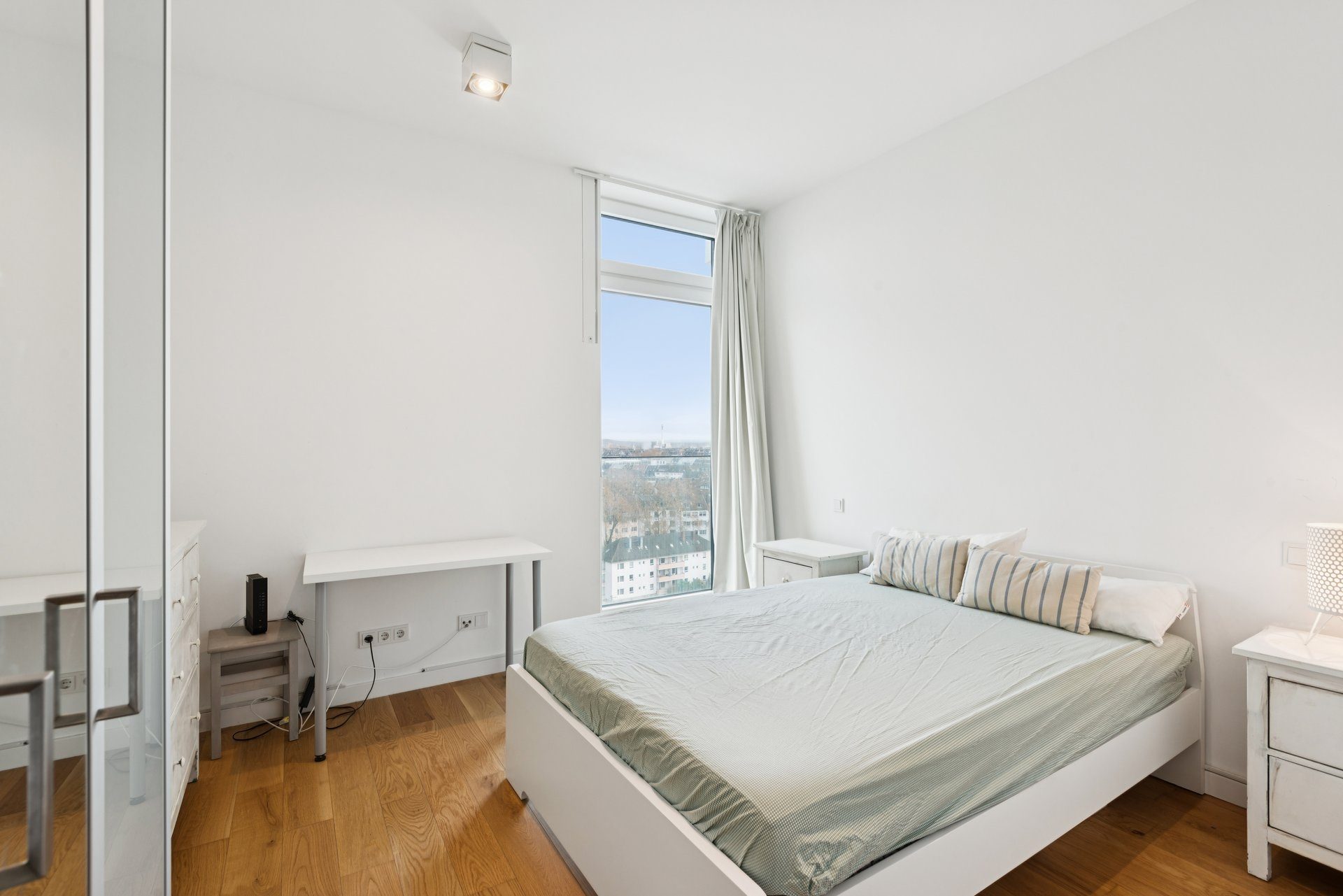 Böcker Wohnimmobilien - Immobilienangebot - Düsseldorf / Stadtmitte - Alle - Traumhafte Aussichten im 11. Obergeschoss