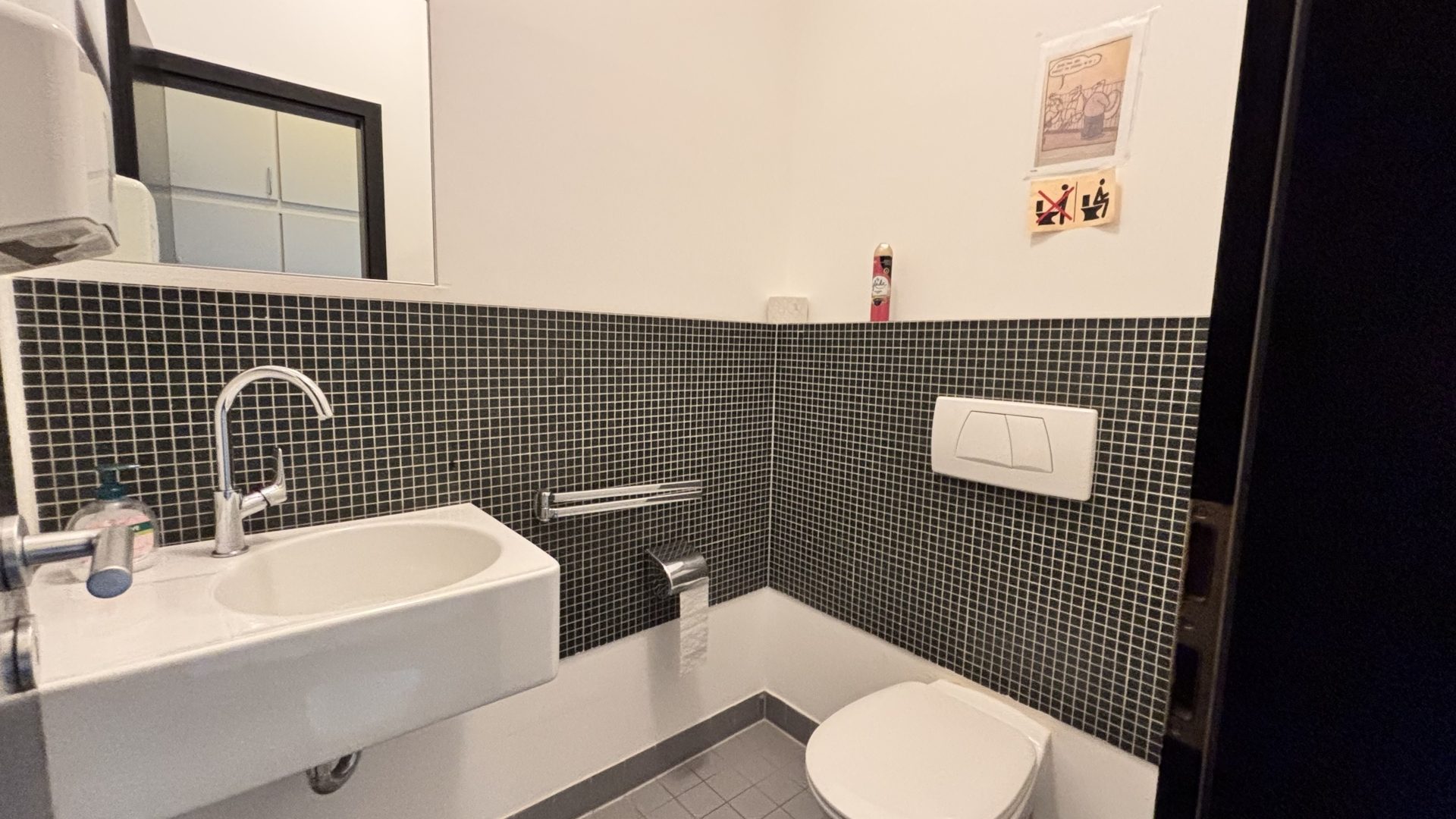 Böcker Wohnimmobilien - Immobilienangebot - Düsseldorf / Kaiserswerth - Alle - Exklusives Erdgeschossbüro in bester Lage in einem repräsentativen Anwesen