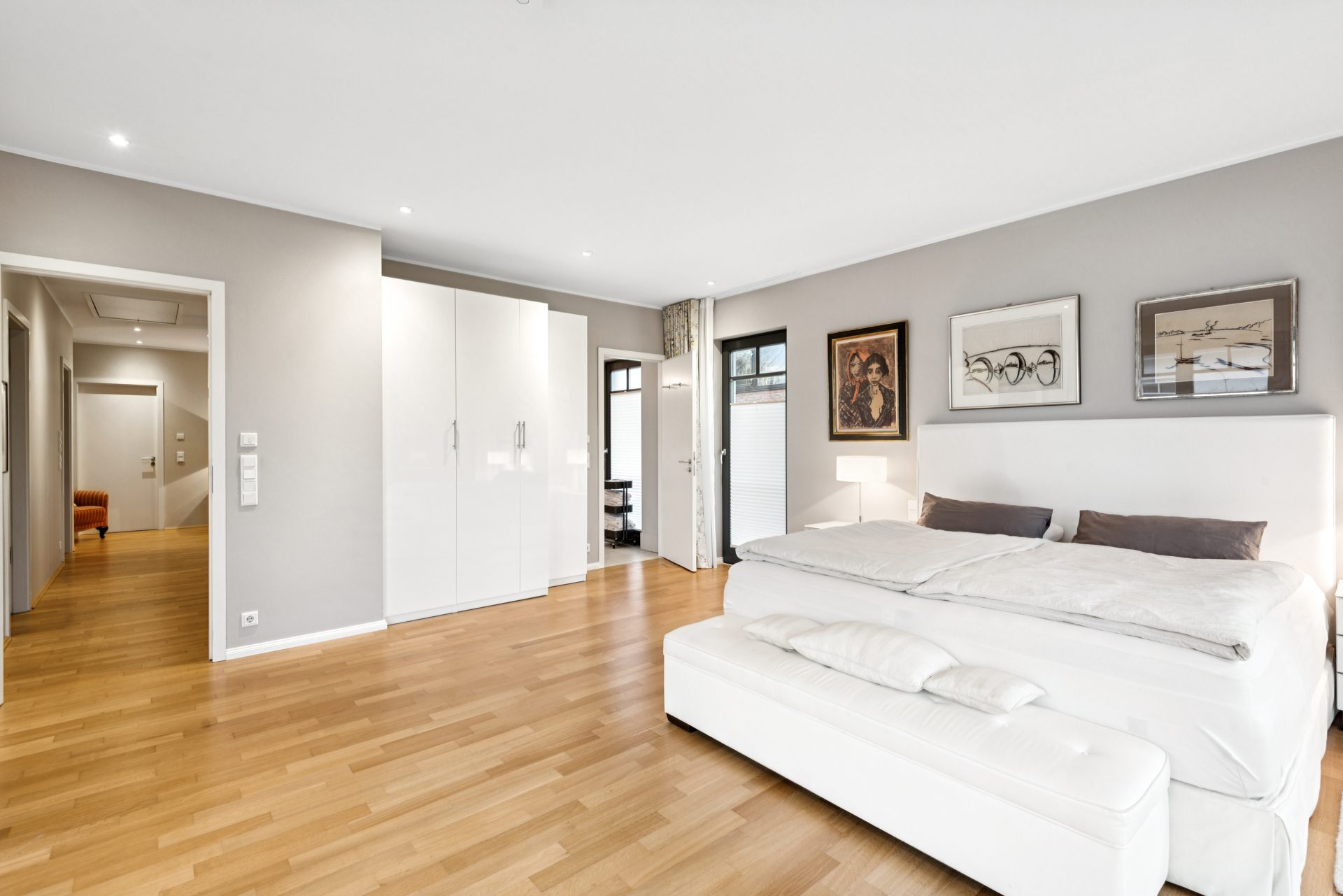 Böcker Wohnimmobilien - Immobilienangebot - Düsseldorf / Wittlaer - Alle - Luxusimmobilie für den Familientraum in Wittlaer