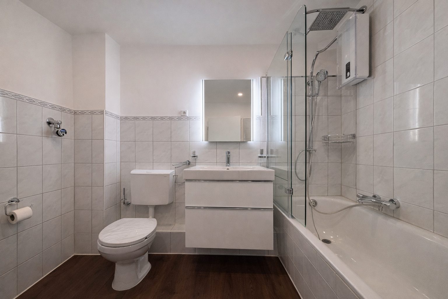 Böcker Wohnimmobilien - Immobilienangebot - Duisburg / Großenbaum - Alle - 2,5 Zimmer-Wohnung mit neuer hochwertiger EBK zum Erstbezug nach vollständiger Renovierung