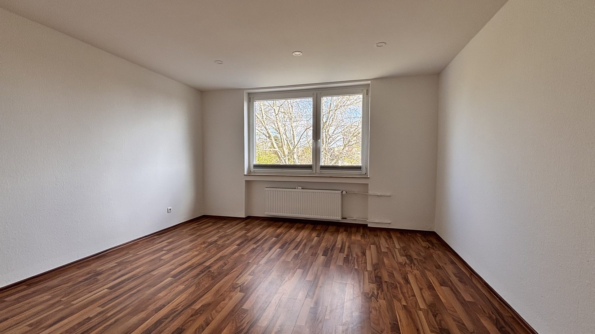 Böcker Wohnimmobilien - Immobilienangebot - Duisburg / Großenbaum - Alle - 2,5 Zimmer-Wohnung mit neuer hochwertiger EBK zum Erstbezug nach vollständiger Renovierung