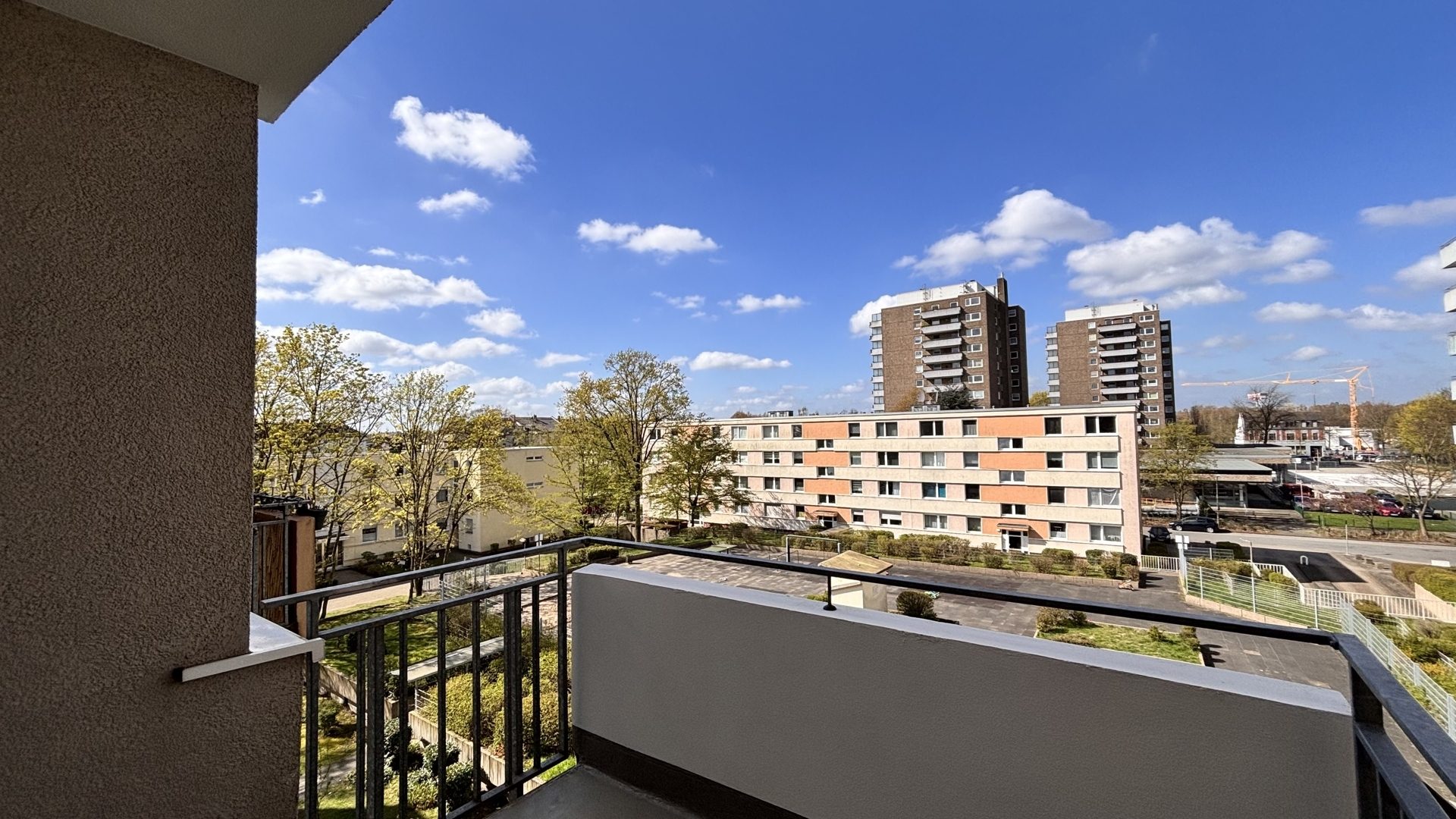 Böcker Wohnimmobilien - Immobilienangebot - Duisburg / Großenbaum - Alle - 2,5 Zimmer-Wohnung mit neuer hochwertiger EBK zum Erstbezug nach vollständiger Renovierung