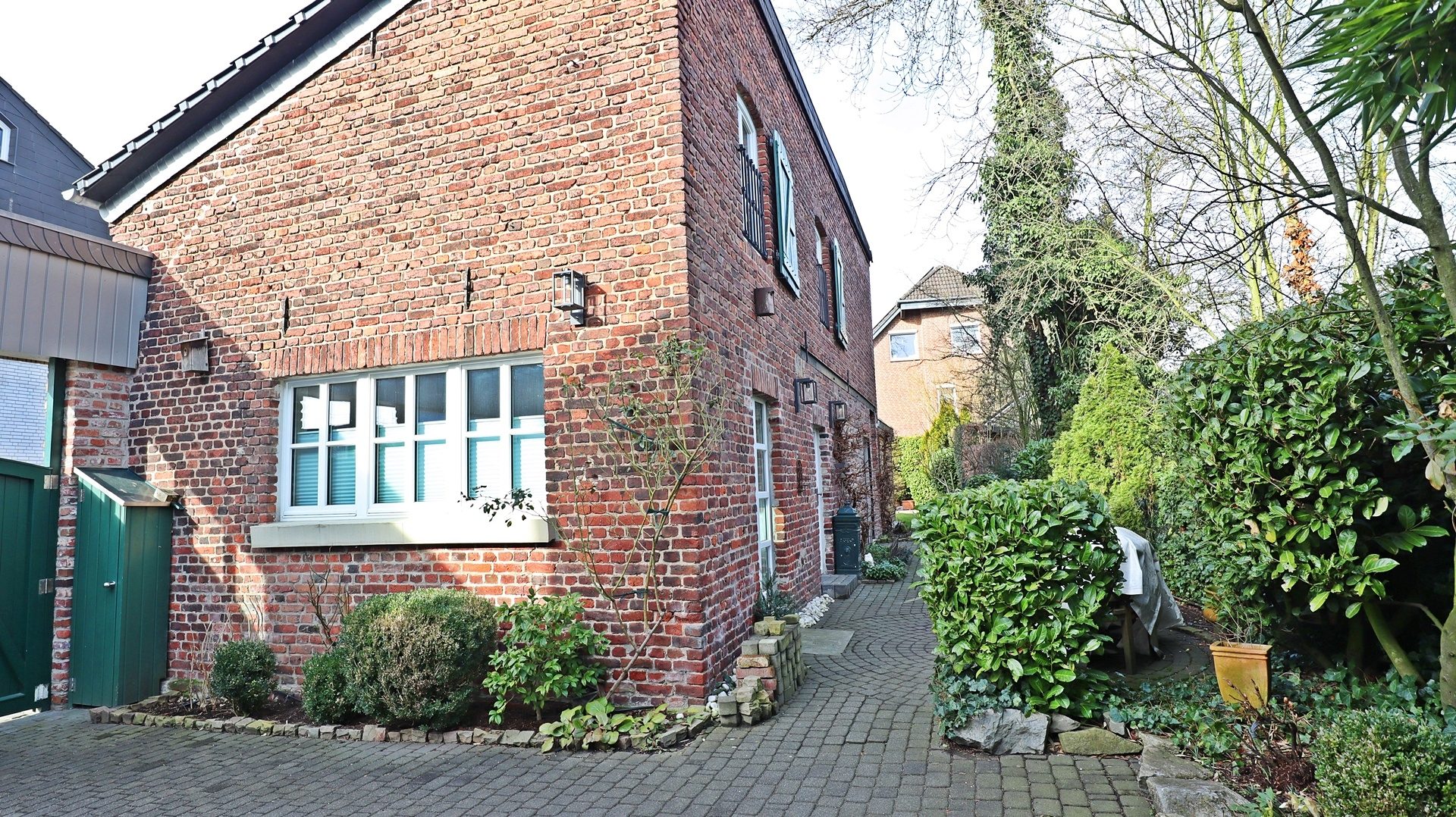 Böcker Wohnimmobilien - Immobilienangebot - Ratingen / Eggerscheidt - Alle - Möbliertes Wohnen im historischen "Alten Backhaus" - mit Wellnessbad, Sauna und Garten