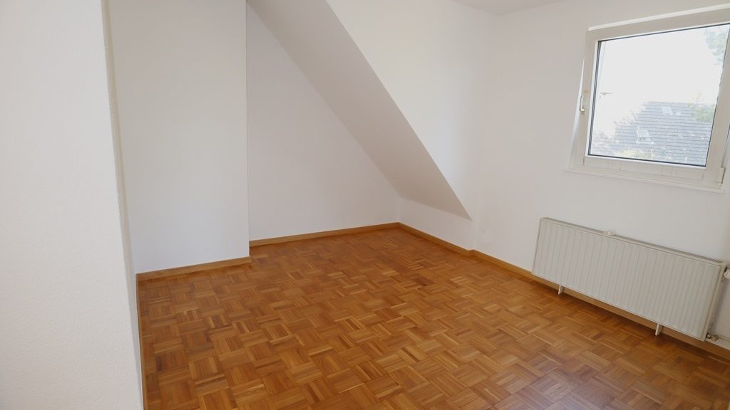 Böcker Wohnimmobilien - Immobilienangebot - Düsseldorf / Wittlaer - Alle - Gute Lage in Wittlaer: Freistehendes Einfamilienhaus mit Garten