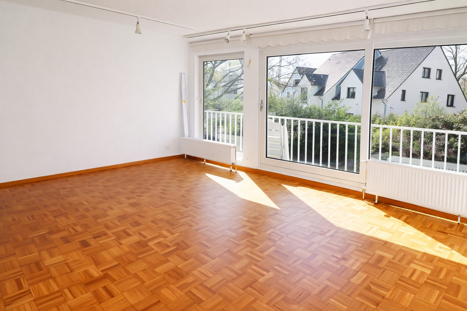 Böcker Wohnimmobilien - Immobilienangebot - Düsseldorf / Wittlaer - Alle - Gute Lage in Wittlaer: Freistehendes Einfamilienhaus mit Garten
