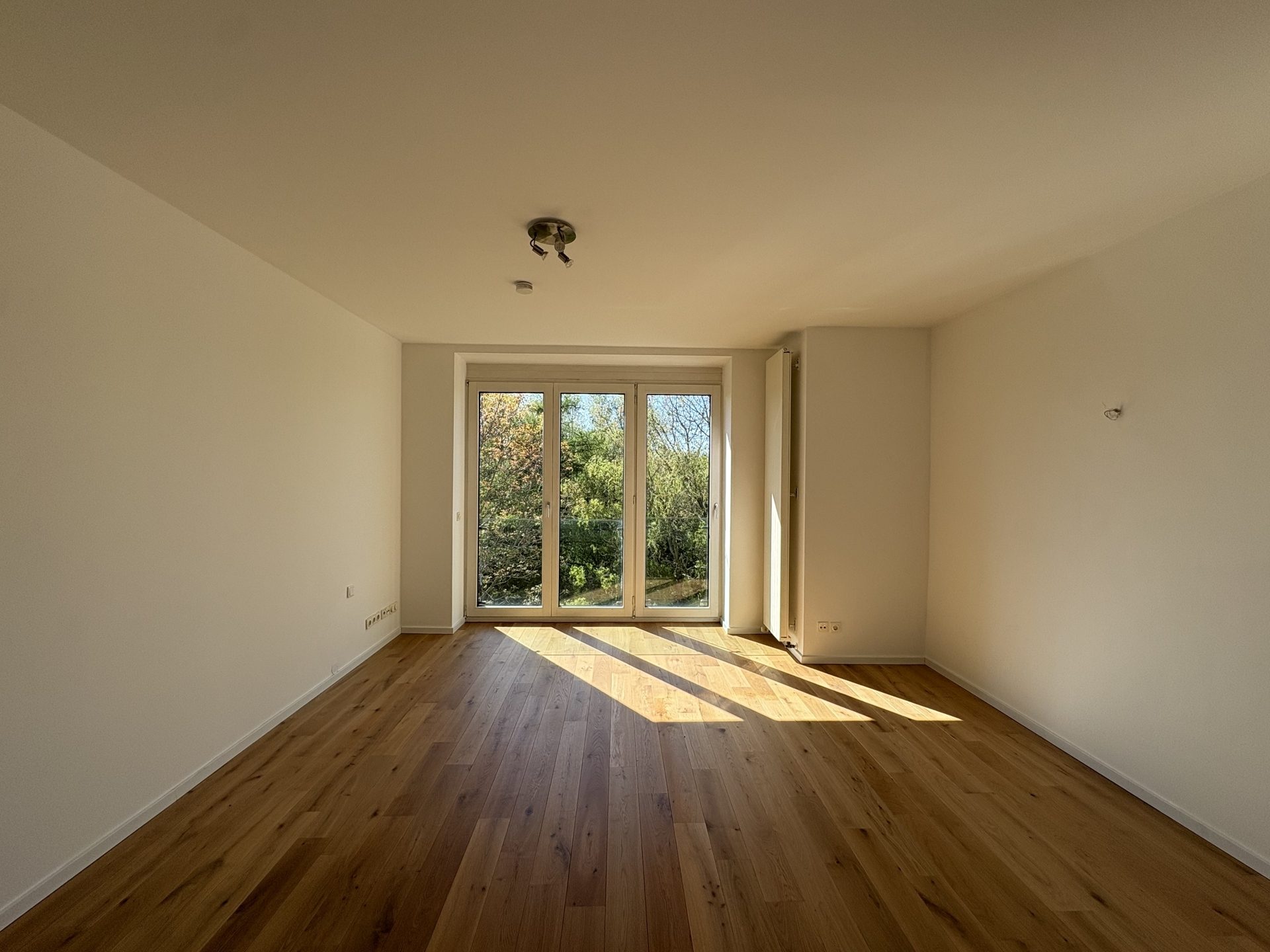 Böcker Wohnimmobilien - Immobilienangebot - Düsseldorf / Kaiserswerth - Alle - Attraktive Wohnung mit viel Platz und Blick in die Rheinauen