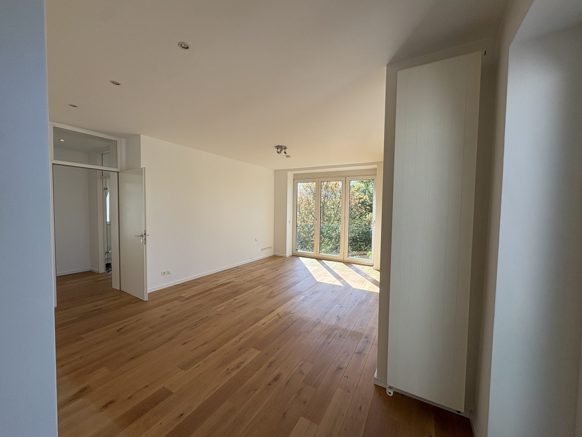 Böcker Wohnimmobilien - Immobilienangebot - Düsseldorf / Kaiserswerth - Alle - Attraktive Wohnung mit viel Platz und Blick in die Rheinauen