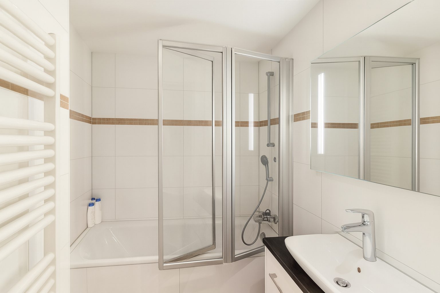 Böcker Wohnimmobilien - Immobilienangebot - Düsseldorf / Niederkassel - Alle - 3-Zimmer - Niederkassel, noch vermietet, Potenzial schöpfen, neu vermieten oder als neues Eigenheim