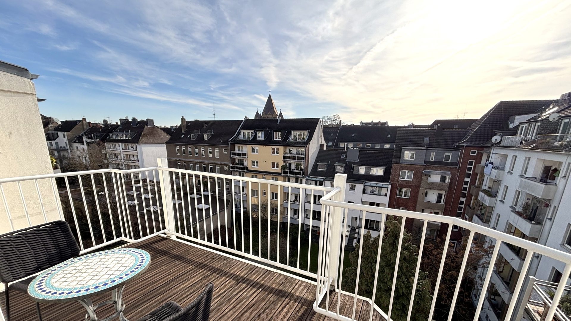 Böcker Wohnimmobilien - Immobilienangebot - Düsseldorf / Golzheim - Alle - Maisonette-Penthouse-Wohnung mit direktem Fahrstuhlzugang und zwei Dachterrassen