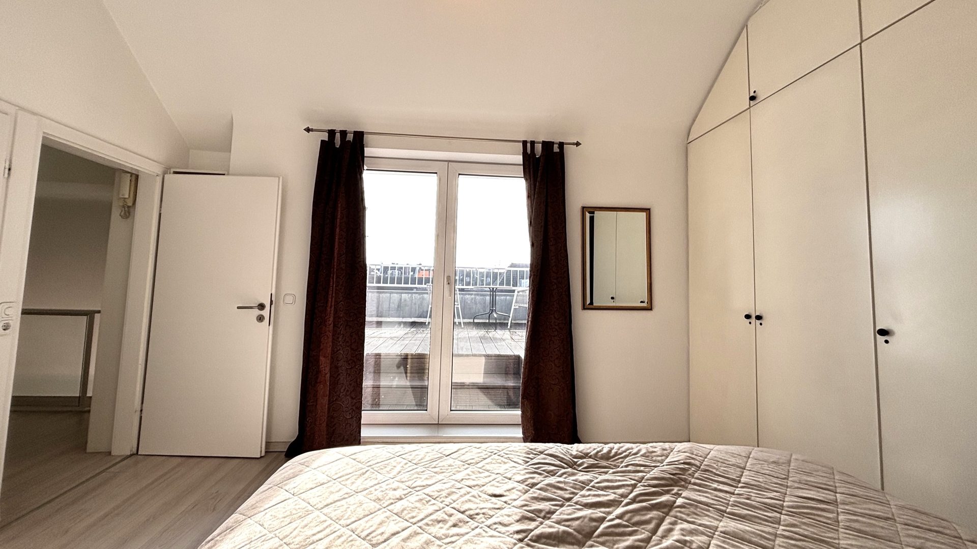 Böcker Wohnimmobilien - Immobilienangebot - Düsseldorf / Golzheim - Alle - Maisonette-Penthouse-Wohnung mit direktem Fahrstuhlzugang und zwei Dachterrassen