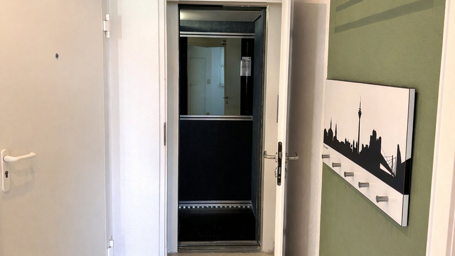 Böcker Wohnimmobilien - Immobilienangebot - Düsseldorf / Golzheim - Alle - Maisonette-Penthouse-Wohnung mit direktem Fahrstuhlzugang und zwei Dachterrassen