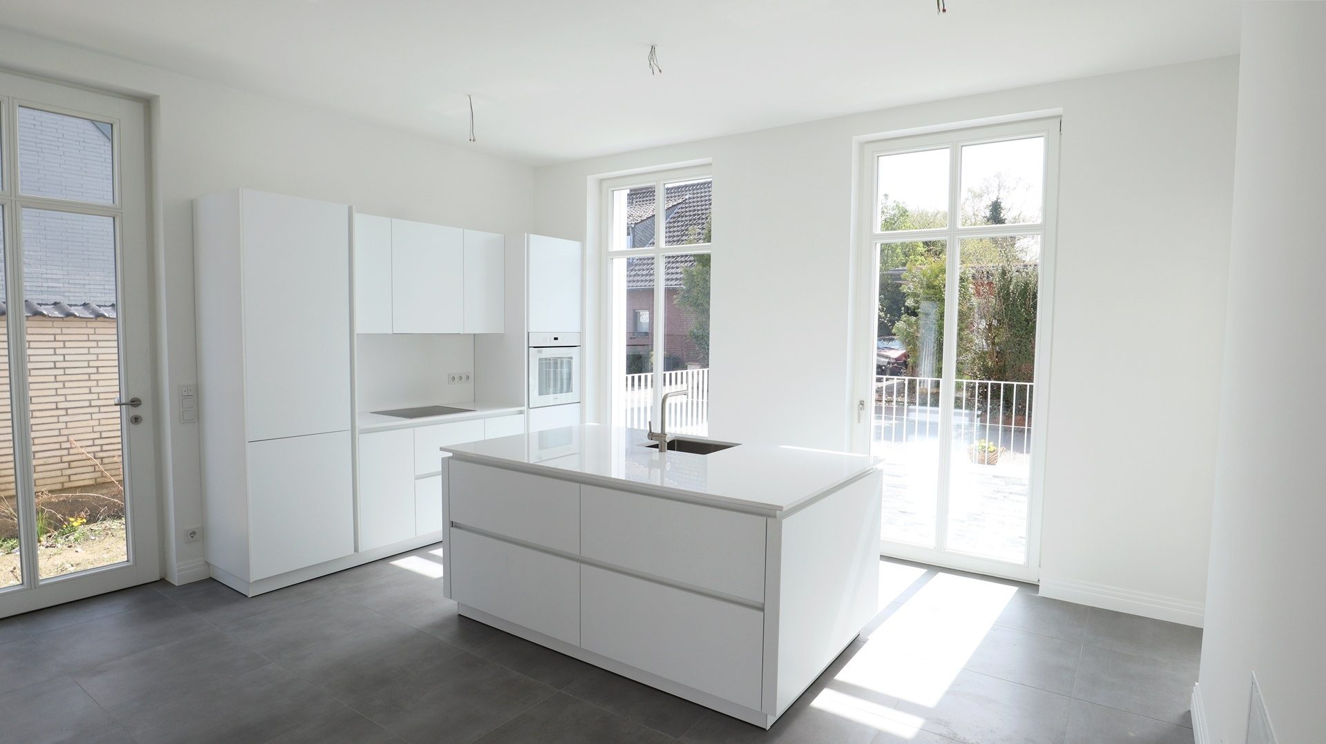 Böcker Wohnimmobilien - Immobilienangebot - Meerbusch - Alle - Exklusive Doppelhaushälfte mit luxuriöser Ausstattung, Einbauküche und eigenem Garten!