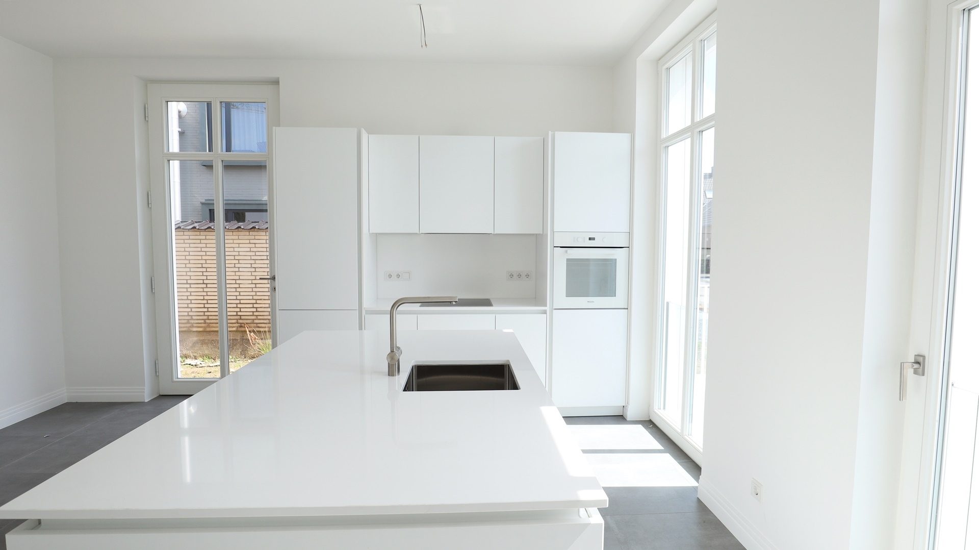 Böcker Wohnimmobilien - Immobilienangebot - Meerbusch - Alle - Exklusive Doppelhaushälfte mit luxuriöser Ausstattung, Einbauküche und eigenem Garten!