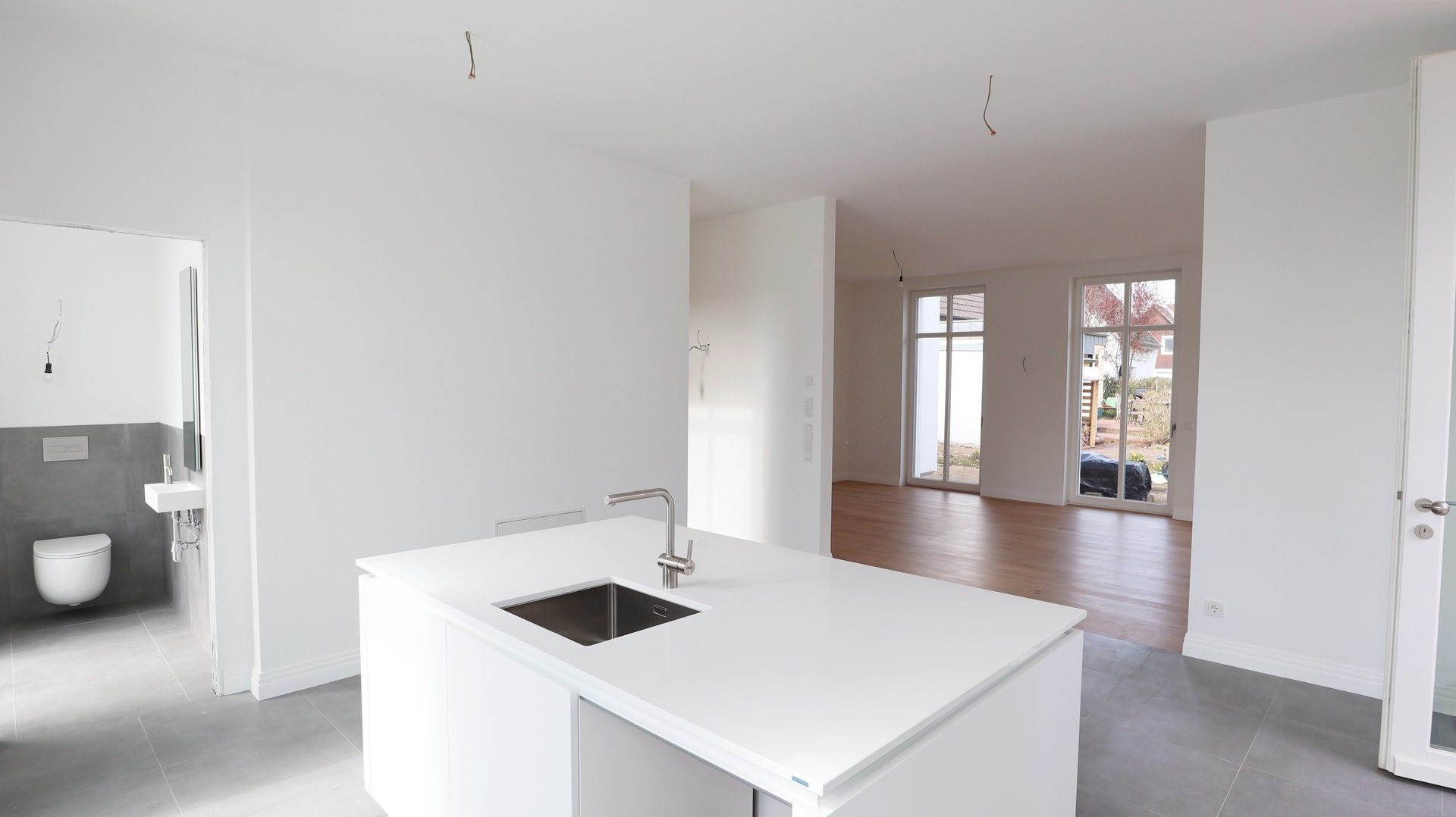 Böcker Wohnimmobilien - Immobilienangebot - Meerbusch - Alle - Exklusive Doppelhaushälfte mit luxuriöser Ausstattung, Einbauküche und eigenem Garten!
