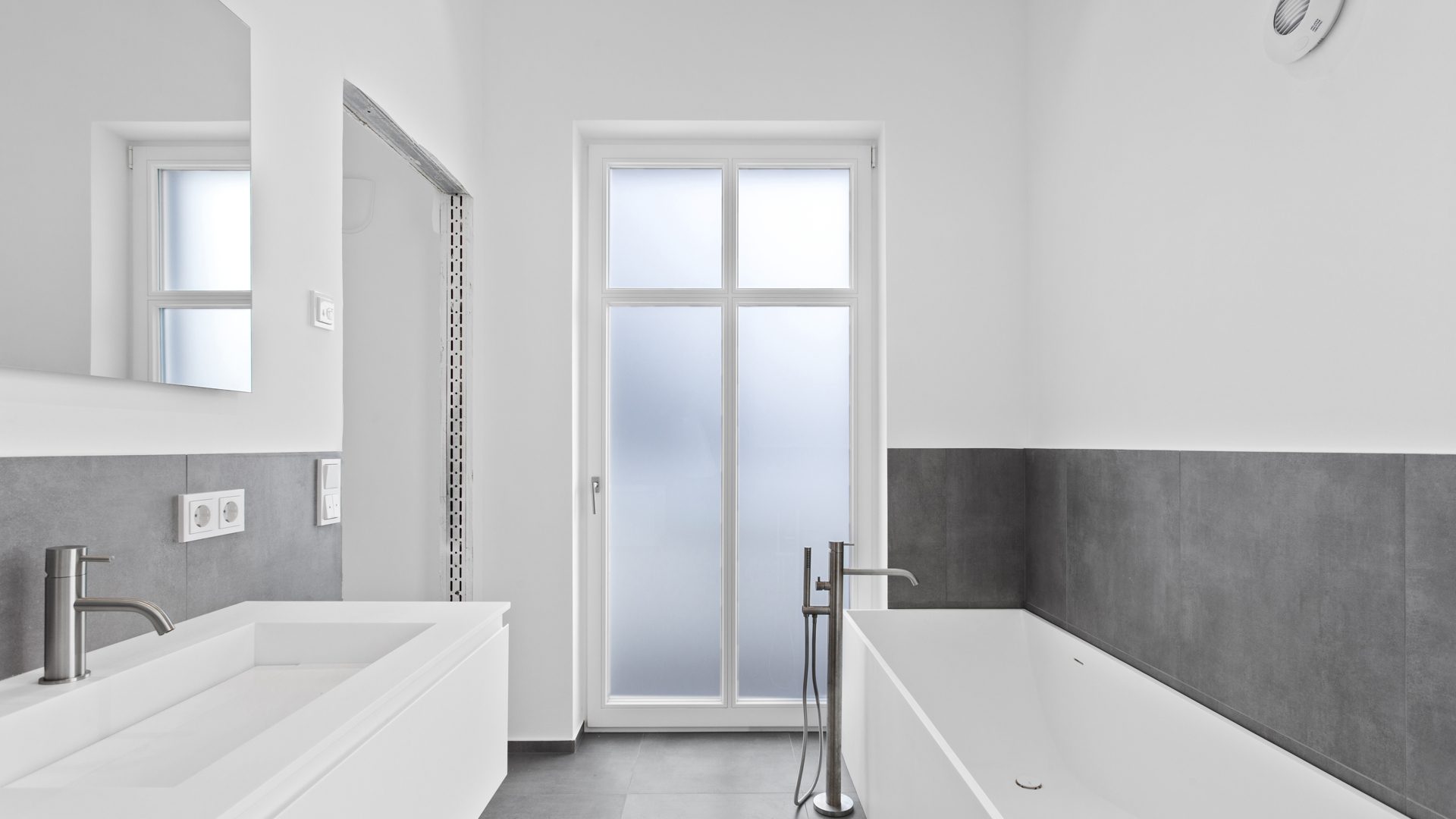 Böcker Wohnimmobilien - Immobilienangebot - Meerbusch - Alle - Exklusive Doppelhaushälfte mit luxuriöser Ausstattung, Einbauküche und eigenem Garten!