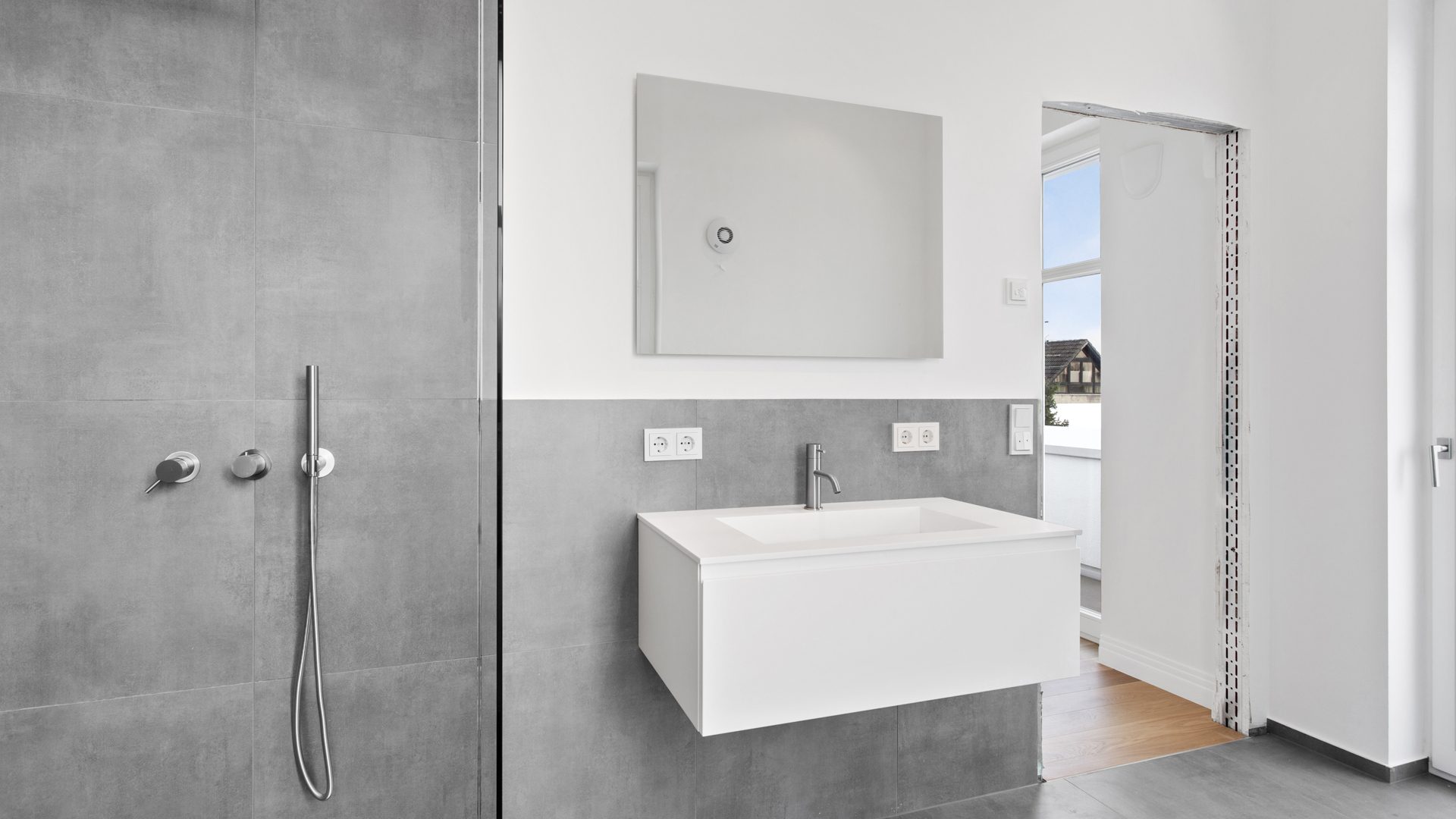 Böcker Wohnimmobilien - Immobilienangebot - Meerbusch - Alle - Exklusive Doppelhaushälfte mit luxuriöser Ausstattung, Einbauküche und eigenem Garten!