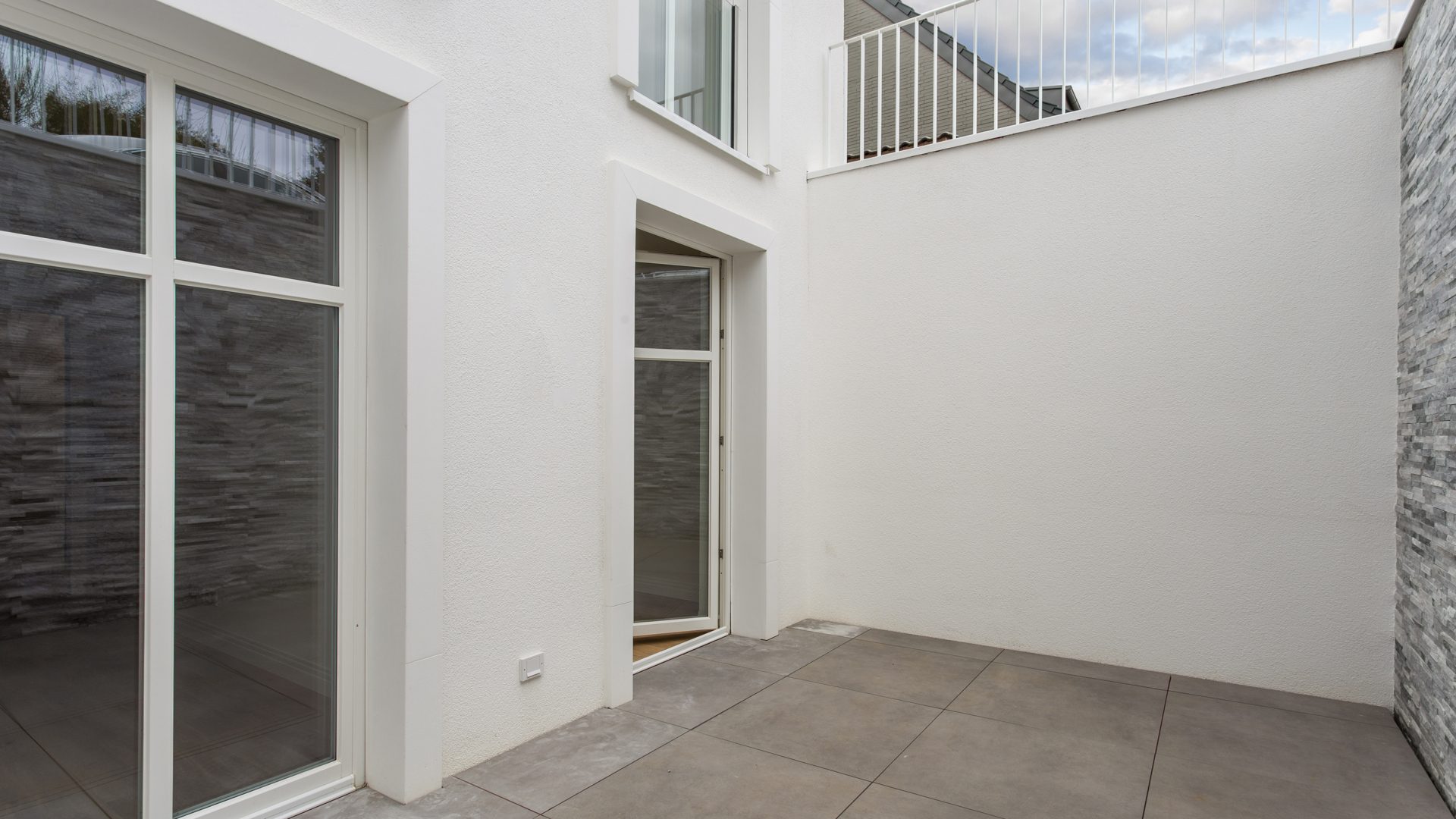 Böcker Wohnimmobilien - Immobilienangebot - Meerbusch - Alle - Exklusive Doppelhaushälfte mit luxuriöser Ausstattung, Einbauküche und eigenem Garten!