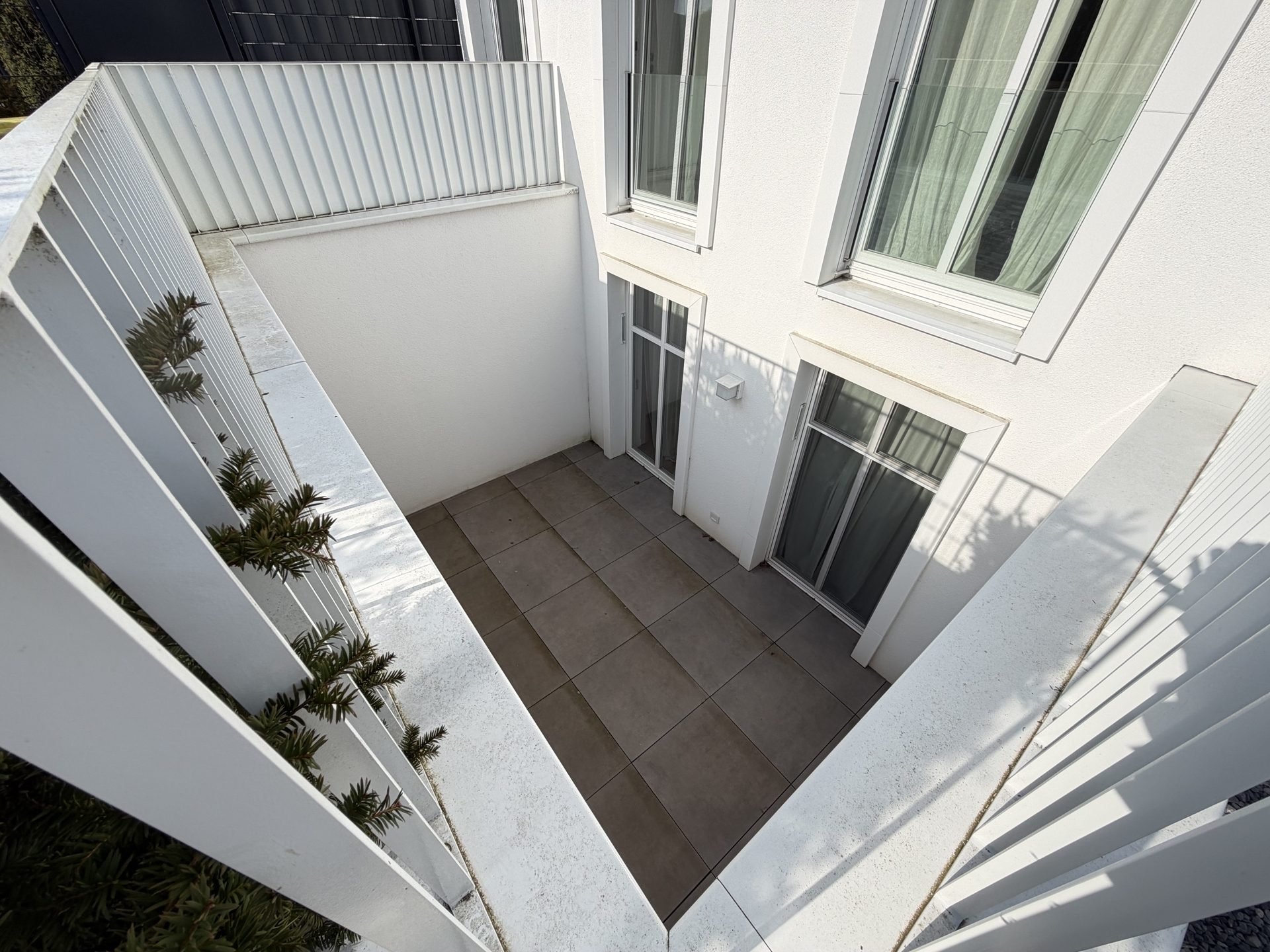 Böcker Wohnimmobilien - Immobilienangebot - Meerbusch - Alle - Exklusive Doppelhaushälfte mit luxuriöser Ausstattung, Einbauküche und eigenem Garten!