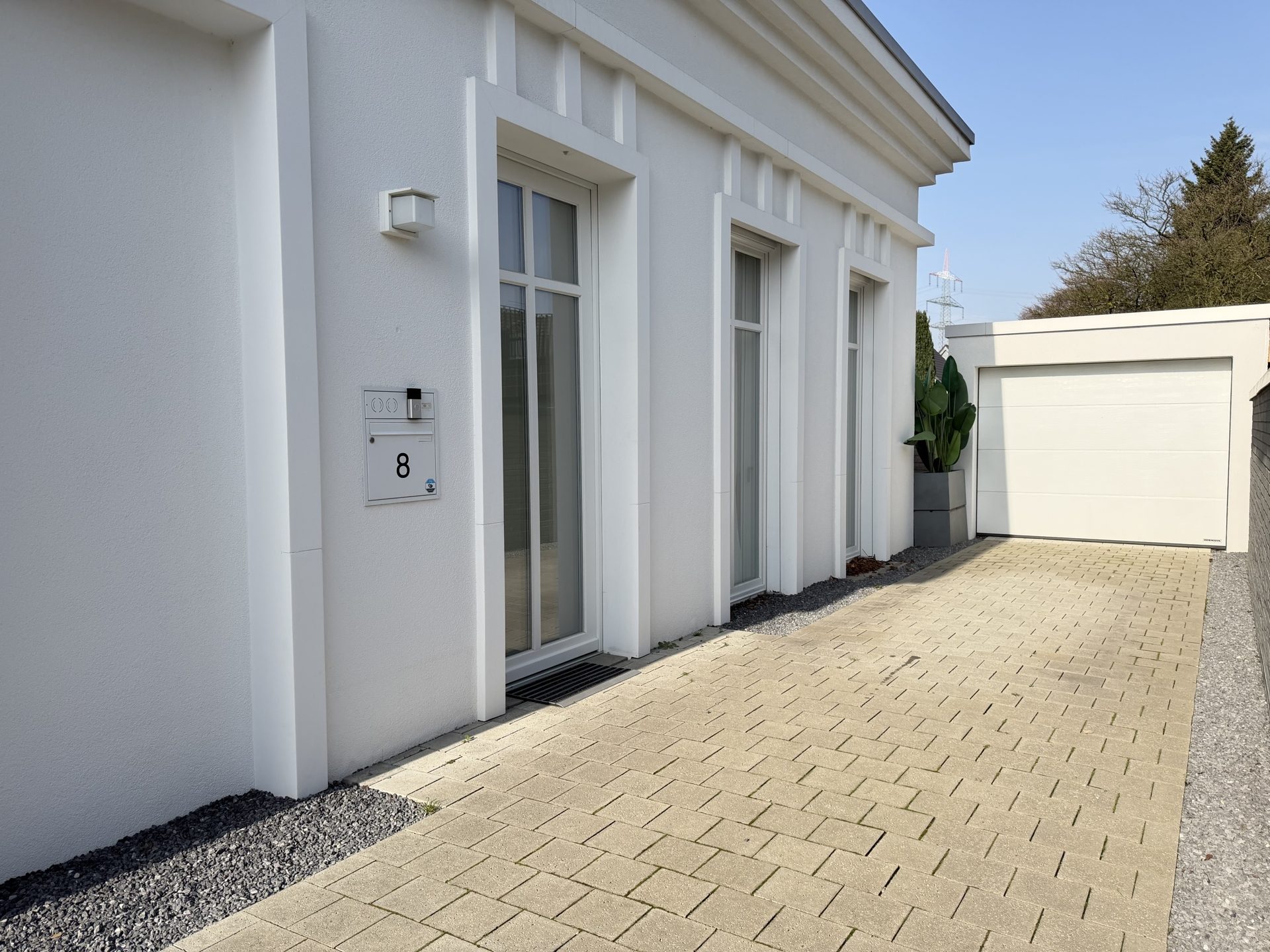Böcker Wohnimmobilien - Immobilienangebot - Meerbusch - Alle - Exklusive Doppelhaushälfte mit luxuriöser Ausstattung, Einbauküche und eigenem Garten!