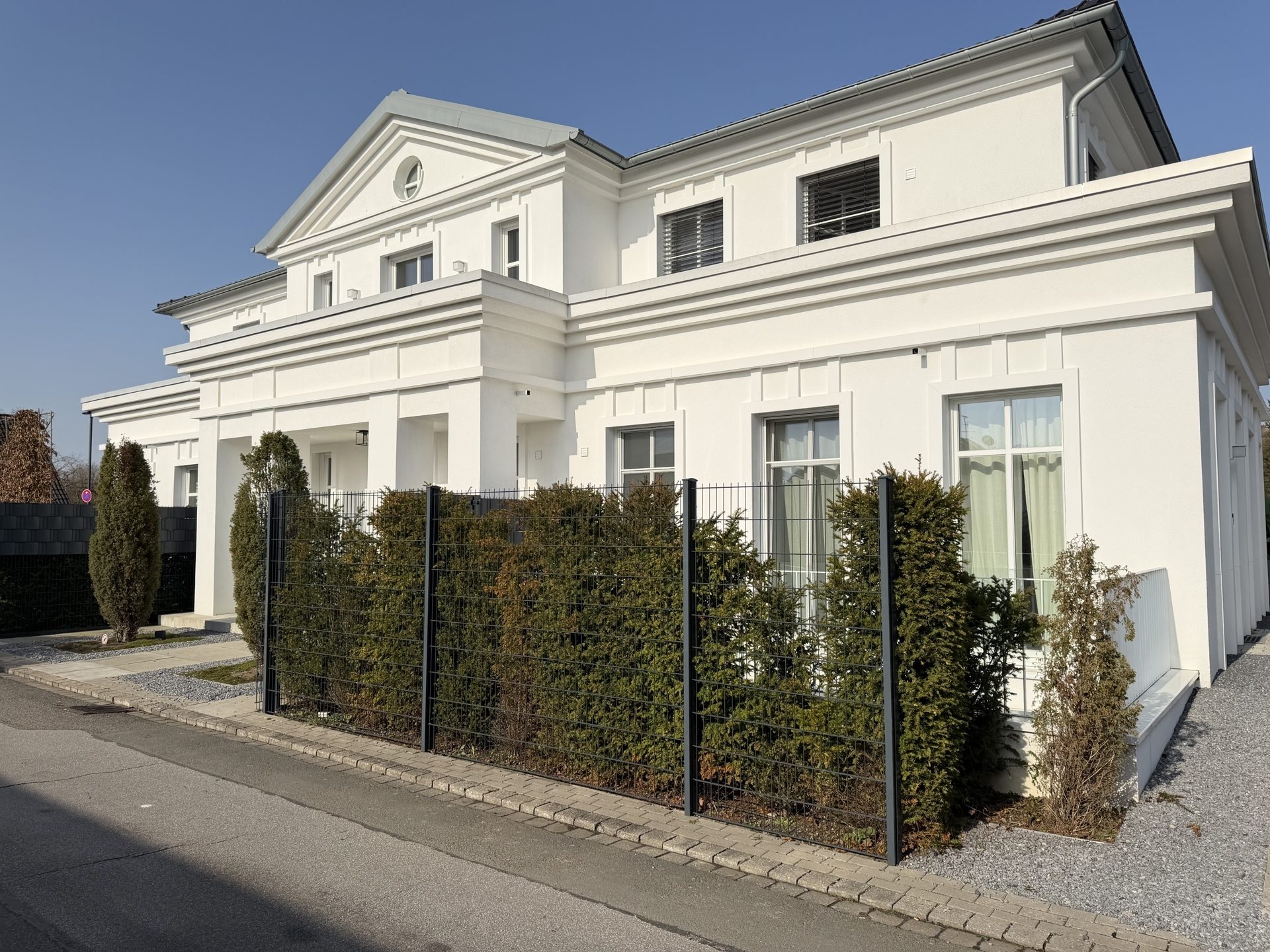 Böcker Wohnimmobilien - Immobilienangebot - Meerbusch - Alle - Exklusive Doppelhaushälfte mit luxuriöser Ausstattung, Einbauküche und eigenem Garten!