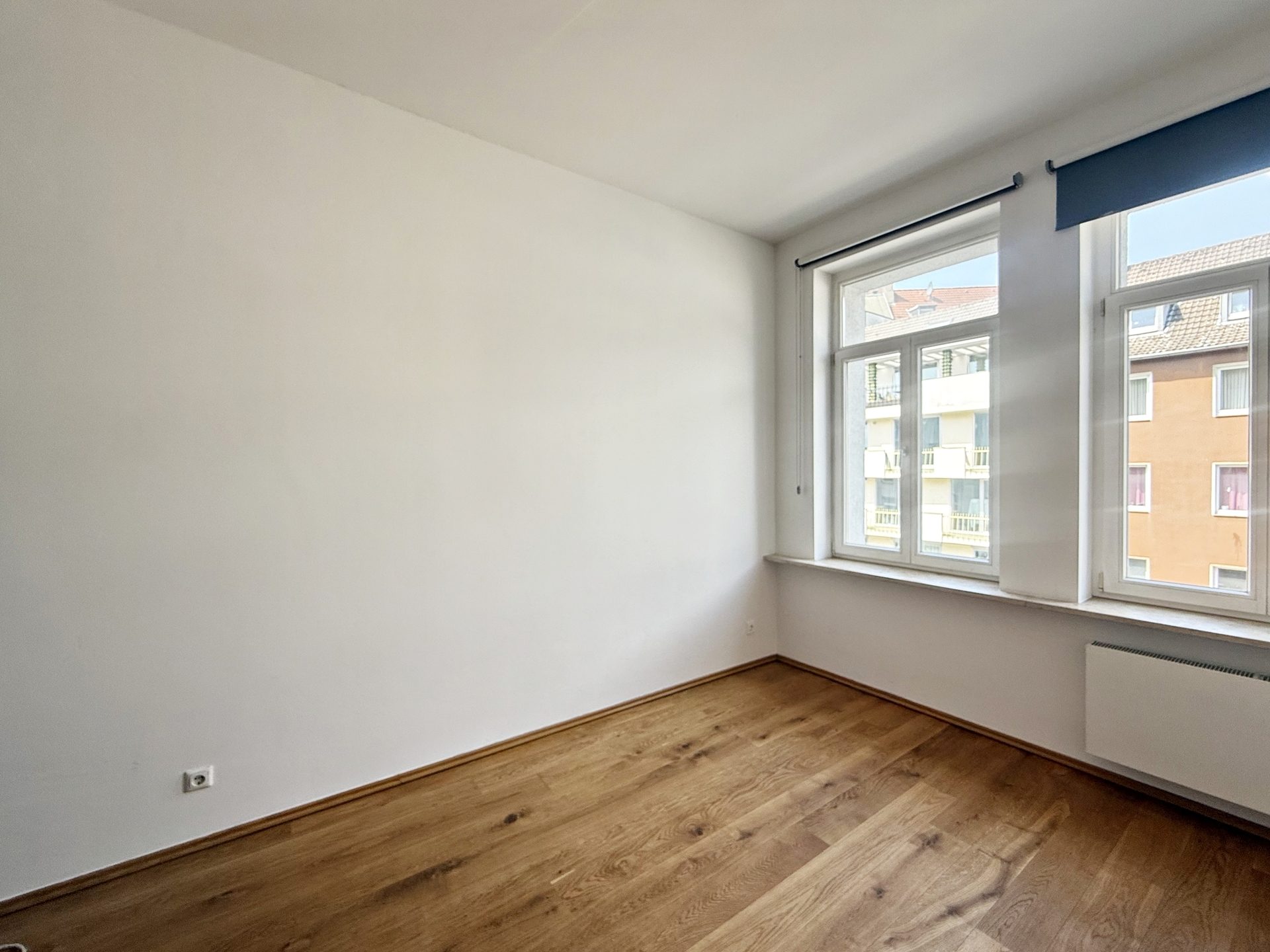 Böcker Wohnimmobilien - Immobilienangebot - Düsseldorf / Pempelfort - Alle - Traumhafte, sanierte  Vierzimmer-Altbauwohnung mit großer Balkonterrasse