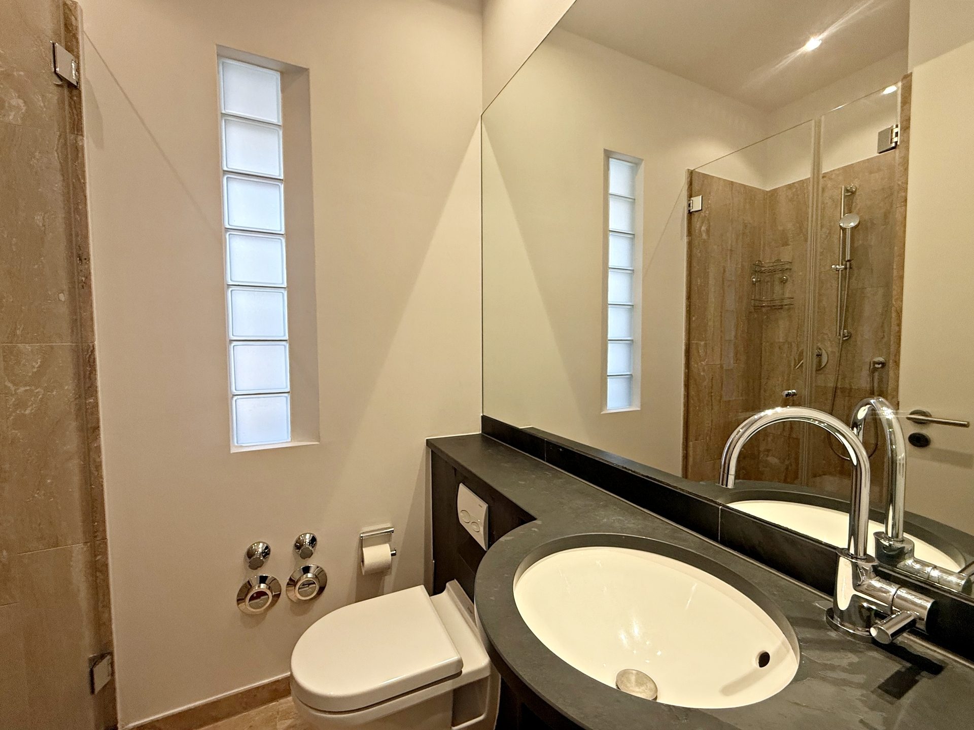 Böcker Wohnimmobilien - Immobilienangebot - Düsseldorf / Pempelfort - Alle - Traumhafte, sanierte  Vierzimmer-Altbauwohnung mit großer Balkonterrasse