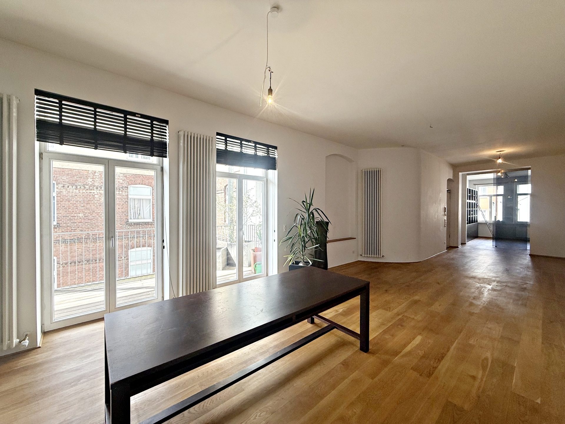 Böcker Wohnimmobilien - Immobilienangebot - Düsseldorf / Pempelfort - Alle - Traumhafte, sanierte  Vierzimmer-Altbauwohnung mit großer Balkonterrasse