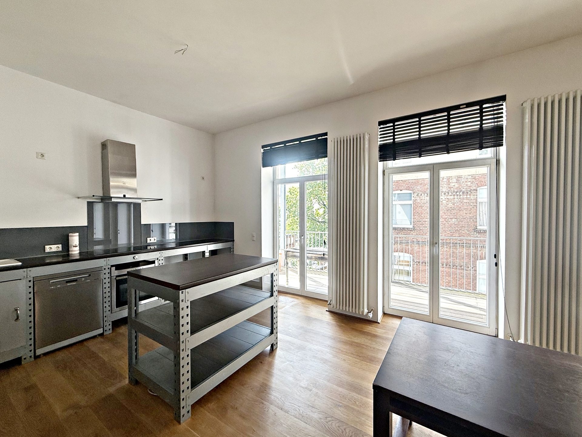 Böcker Wohnimmobilien - Immobilienangebot - Düsseldorf / Pempelfort - Alle - Traumhafte, sanierte  Vierzimmer-Altbauwohnung mit großer Balkonterrasse