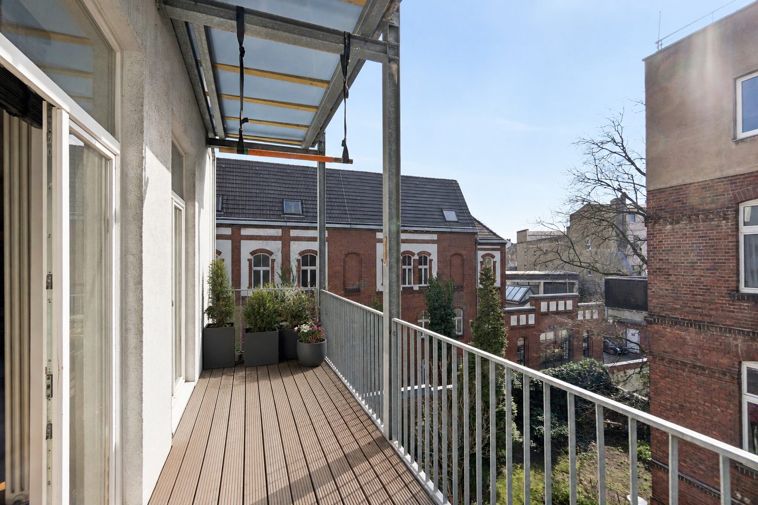 Böcker Wohnimmobilien - Immobilienangebot - Düsseldorf / Pempelfort - Alle - Traumhafte, sanierte  Vierzimmer-Altbauwohnung mit großer Balkonterrasse