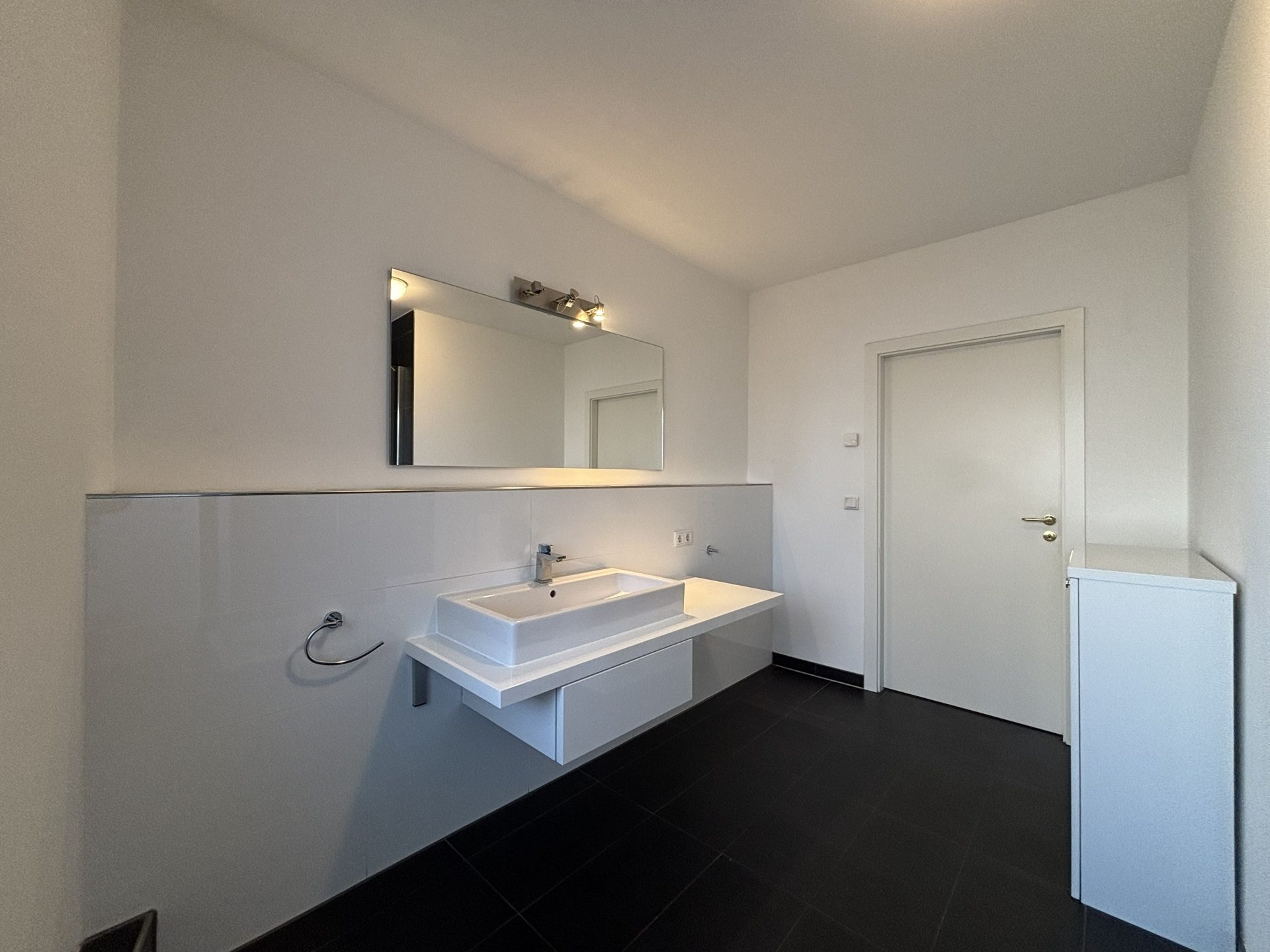 Böcker Wohnimmobilien - Immobilienangebot - Düsseldorf / Kaiserswerth - Alle - Großzügige 2-Zimmer-Wohnung zentral in Kaiserswerth