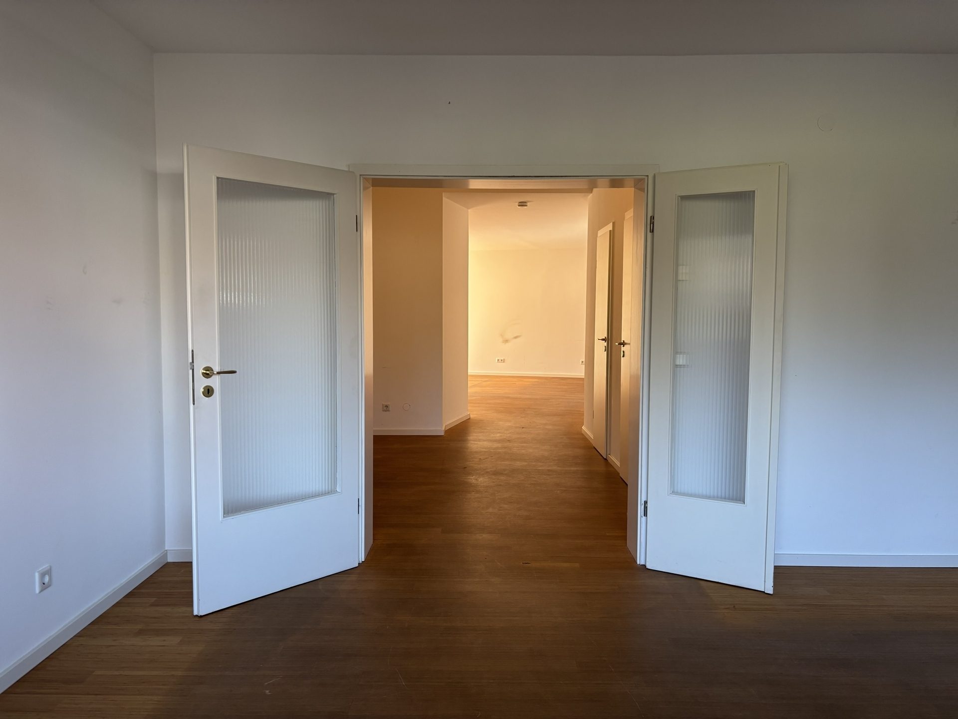 Böcker Wohnimmobilien - Immobilienangebot - Düsseldorf / Kaiserswerth - Alle - Großzügige 2-Zimmer-Wohnung zentral in Kaiserswerth